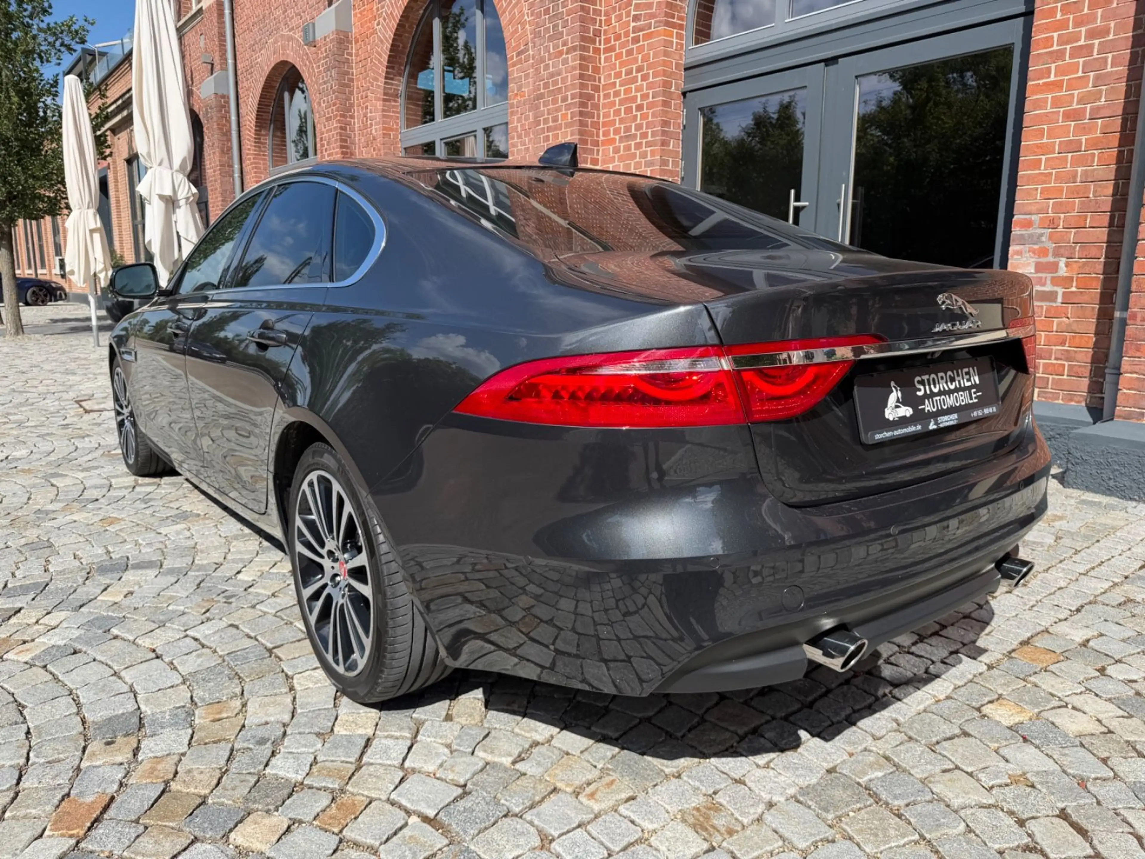 Jaguar XE Prestige AWD *Voll*Leder*Pano*HUD*360°*1.Hand — photo 4