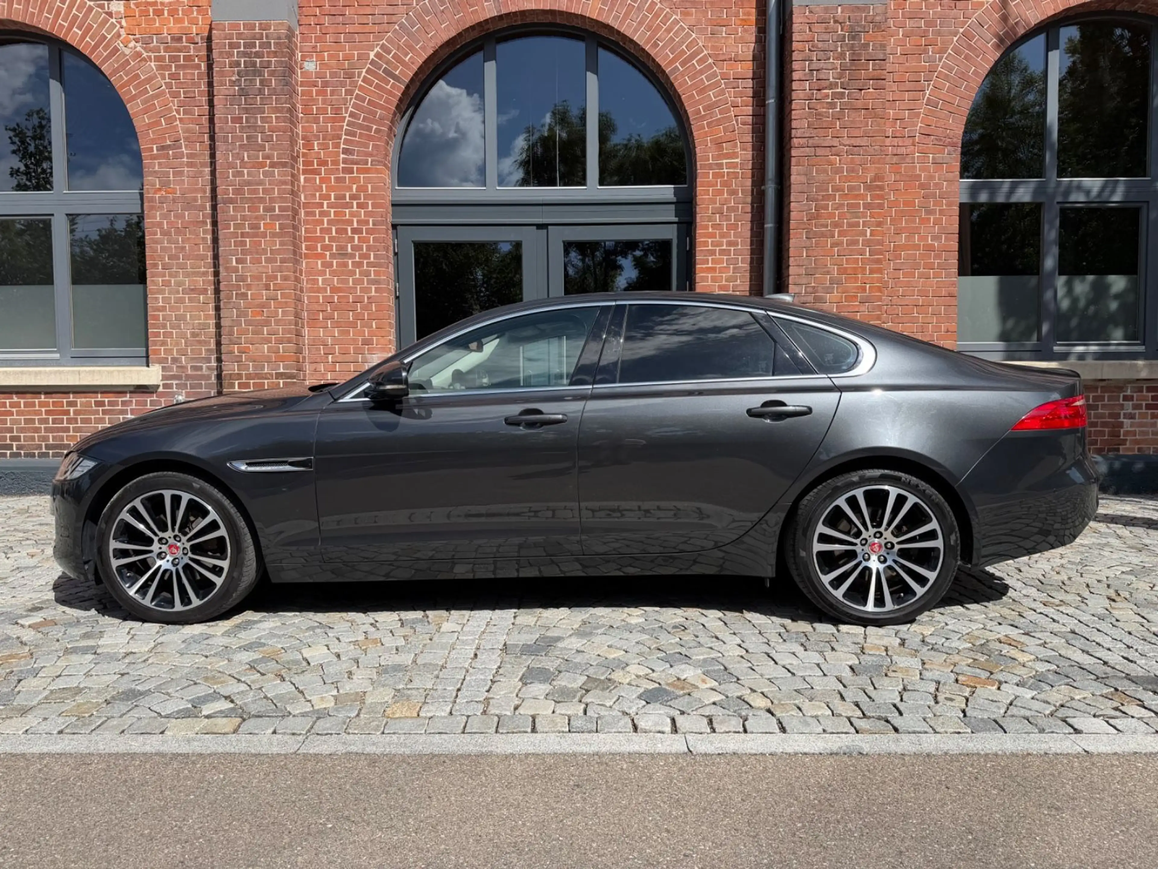 Jaguar XE Prestige AWD *Voll*Leder*Pano*HUD*360°*1.Hand — photo 5