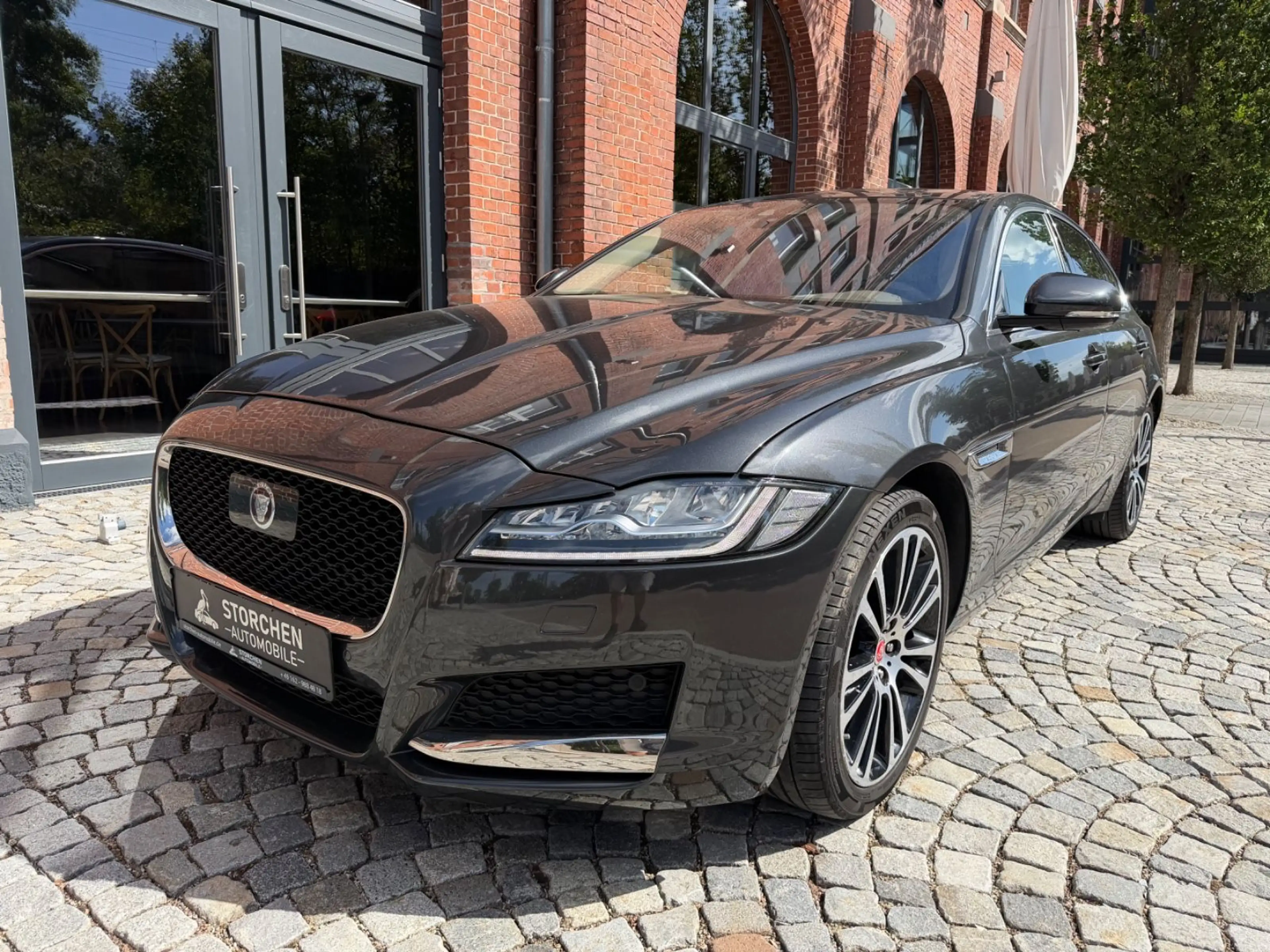 Jaguar XE Prestige AWD *Voll*Leder*Pano*HUD*360°*1.Hand — photo 6