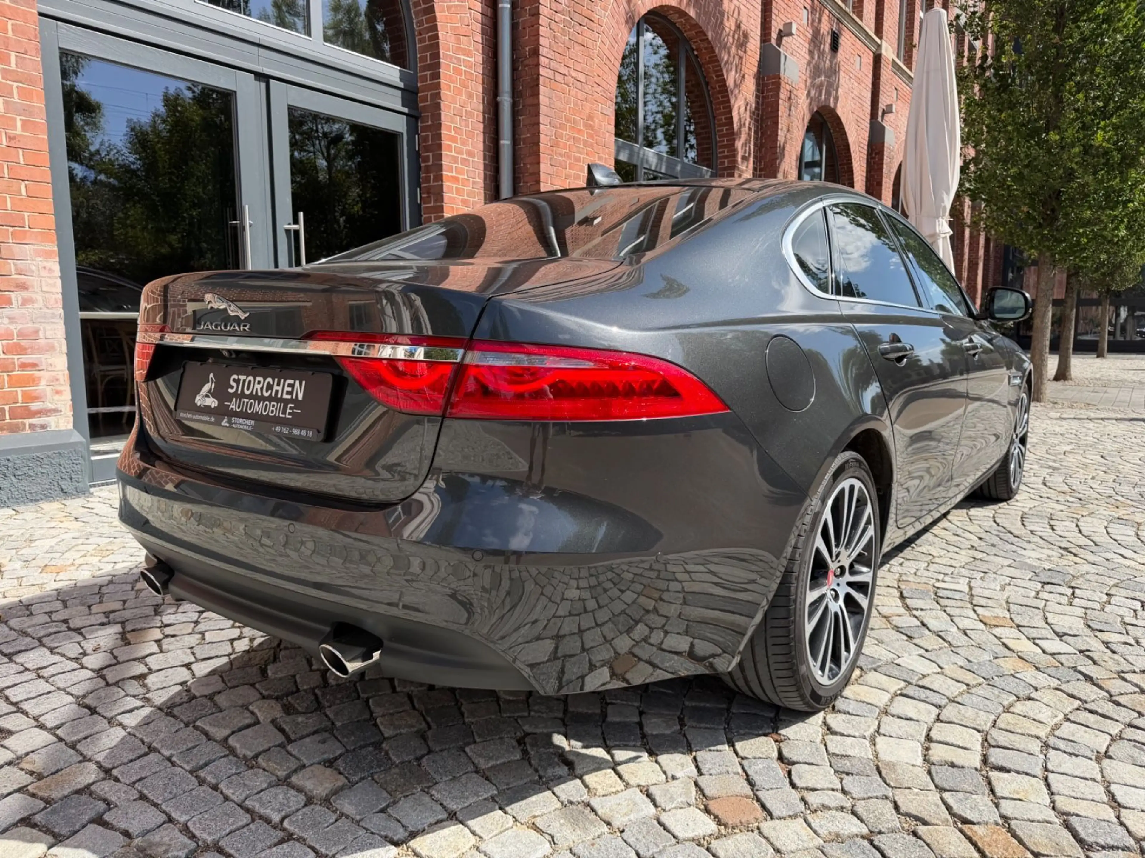 Jaguar XE Prestige AWD *Voll*Leder*Pano*HUD*360°*1.Hand — photo 3