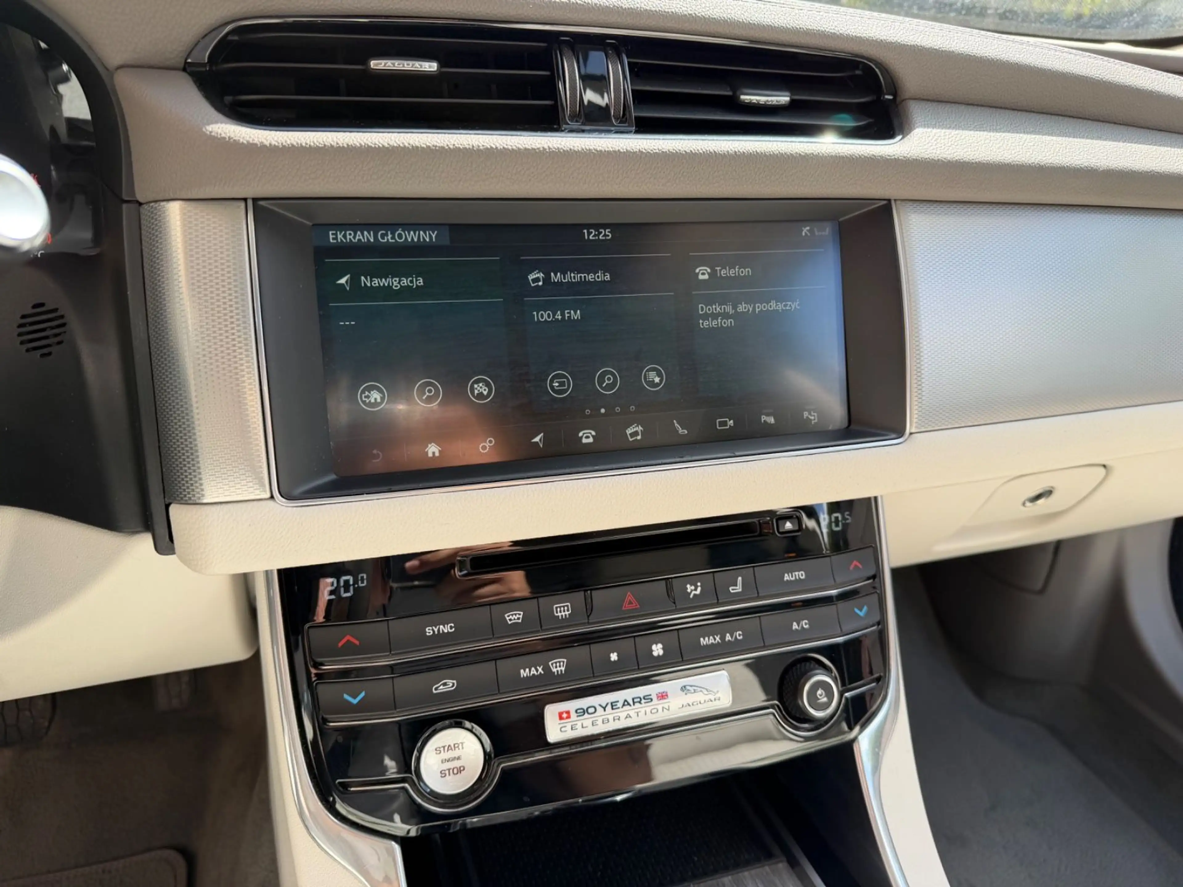 Jaguar XE Prestige AWD *Voll*Leder*Pano*HUD*360°*1.Hand — photo 14