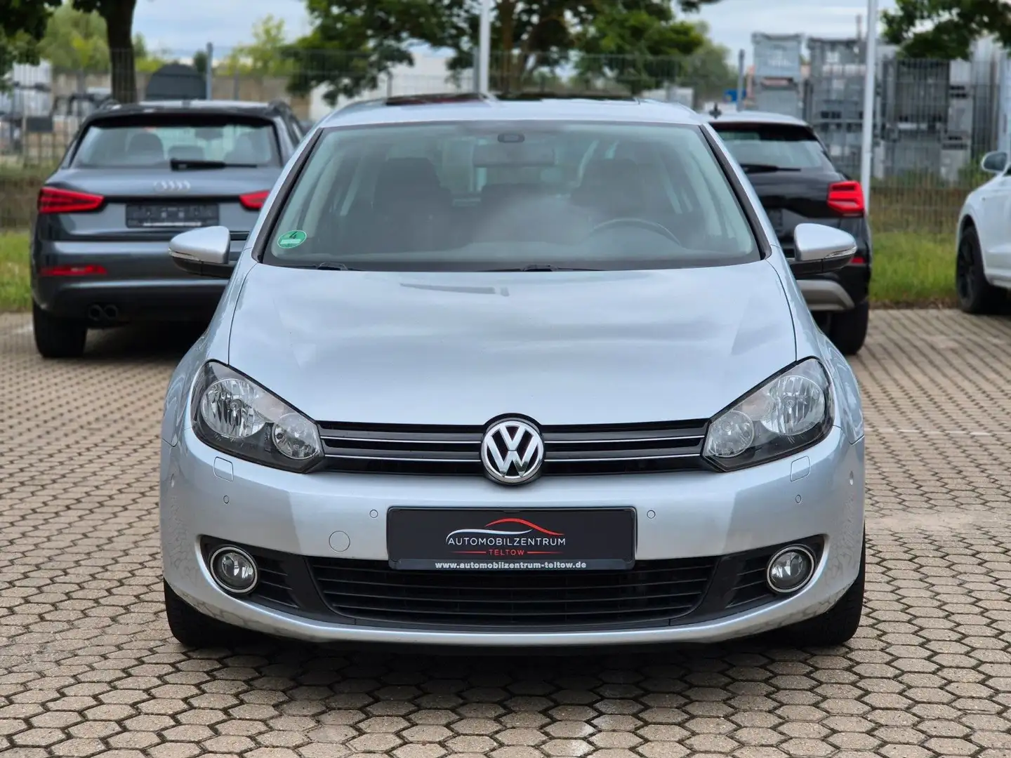 Volkswagen Golf 1.2 TSI DSG Team Standheizung Tempomat PDC Silber - 2