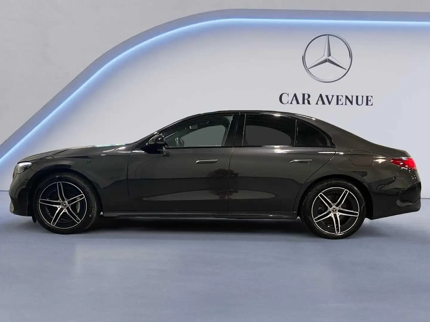 Mercedes-Benz E 300 Classe de 4MATIC AMG Line Grau - 2