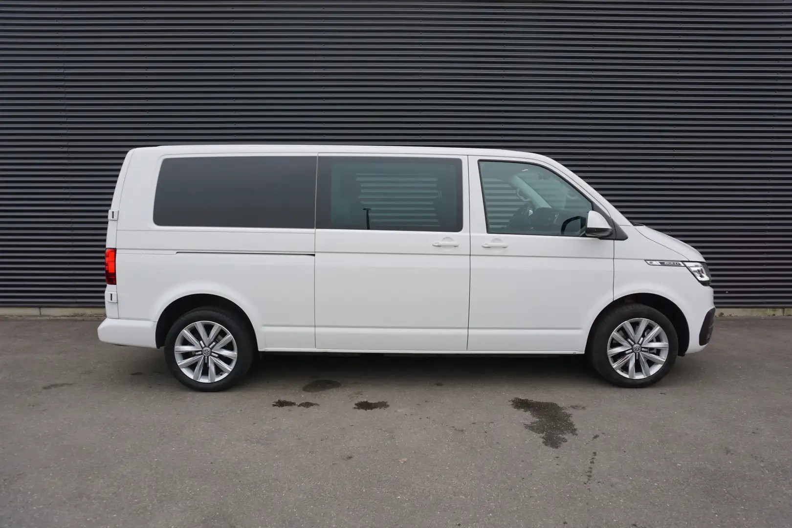 Volkswagen T6.1 Transporter 30 | L2H1 DC Bulli | 204 PK AUT | Leder | LED | Tr Wit - 2