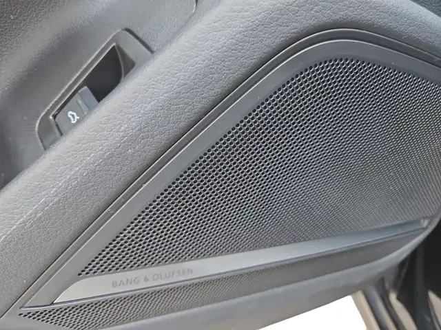Audi S6 view 11