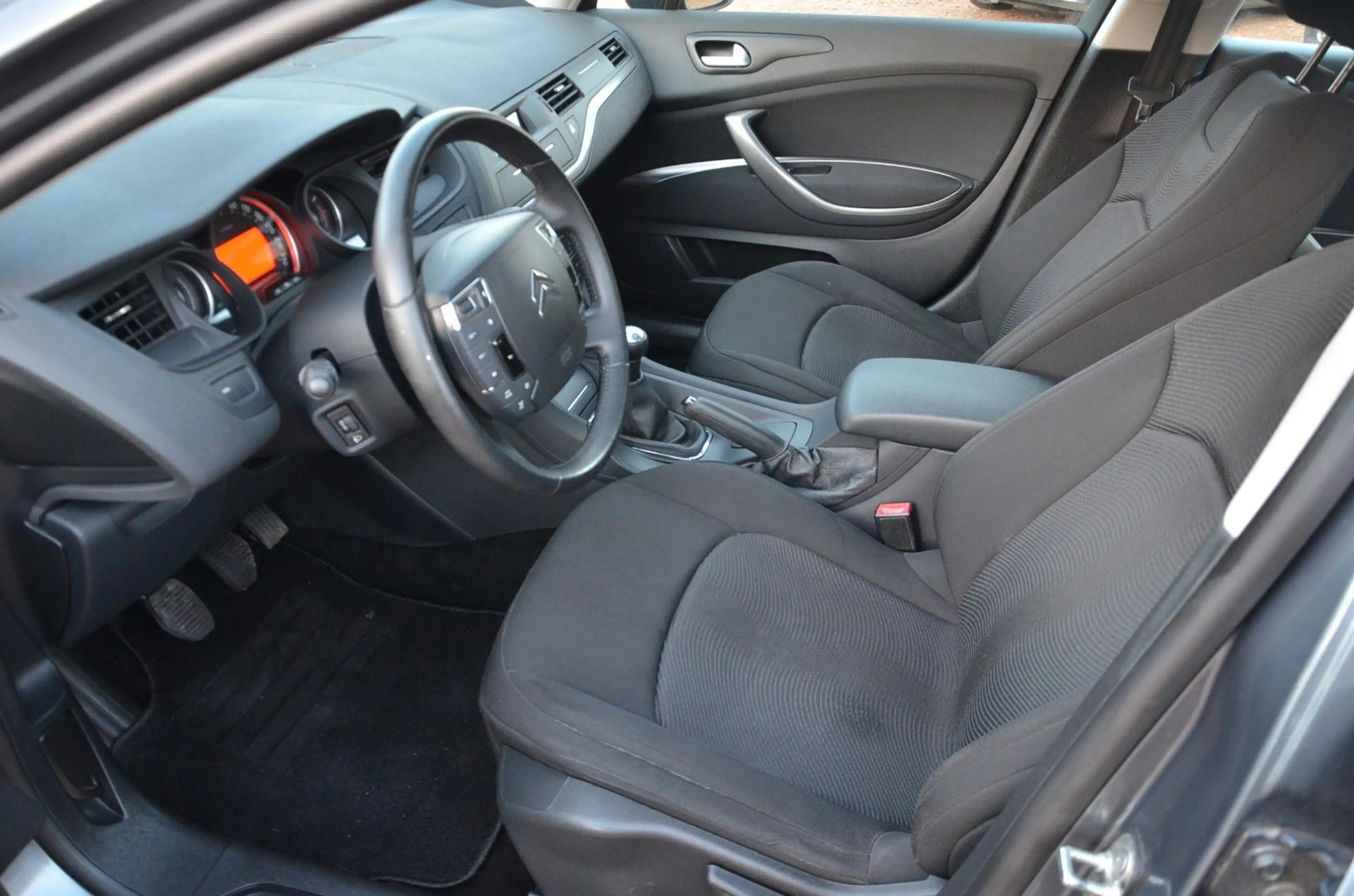 Citroen C5 Lim. Style 1.8 Klimaautomatik Tüv neu — photo 9