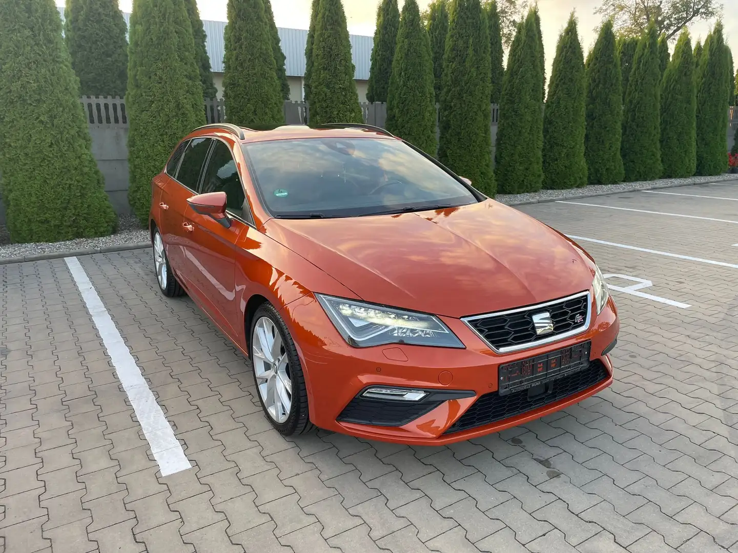 SEAT Leon Leon FR ST 2.0 TSI DSG OPF Xcellence Rot - 2