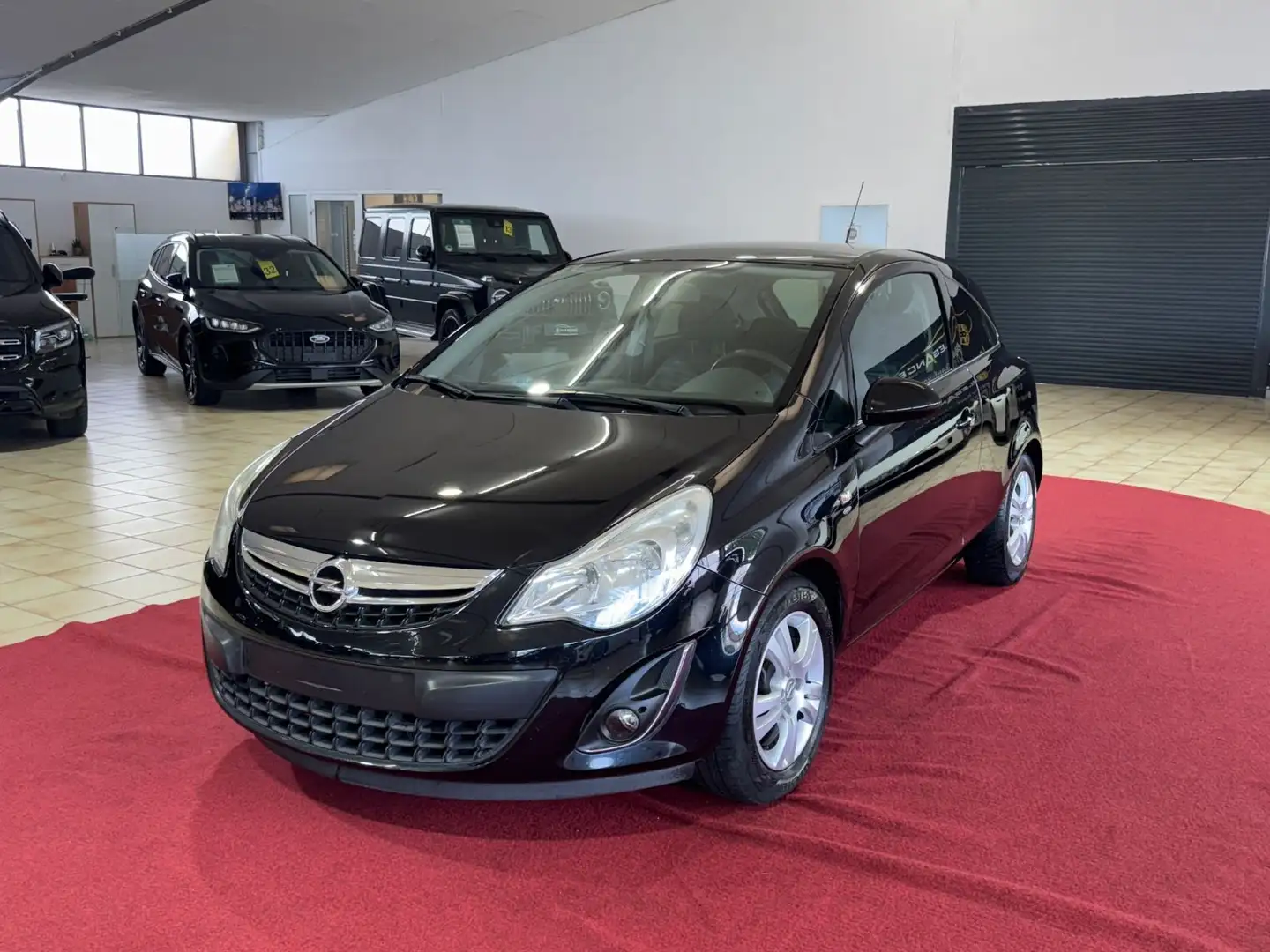 Opel Corsa D Satellite Schwarz - 2