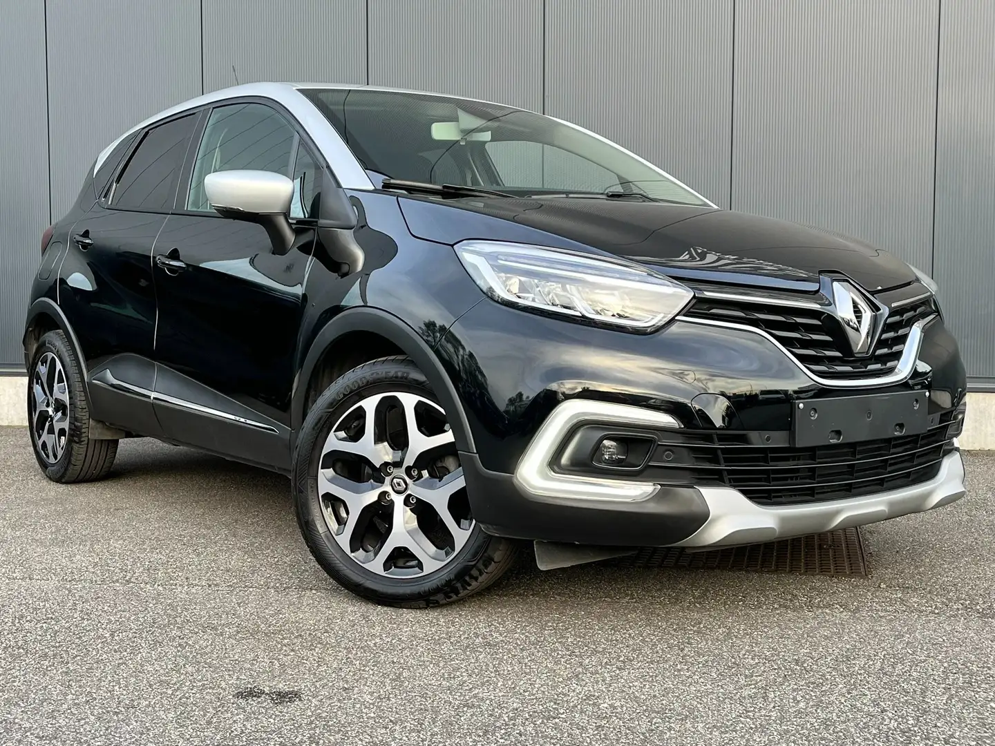 Renault Captur 1.33TCe Intens GPF (EU6c) NAVIGATIE / CAMERA / PDC Zwart - 1