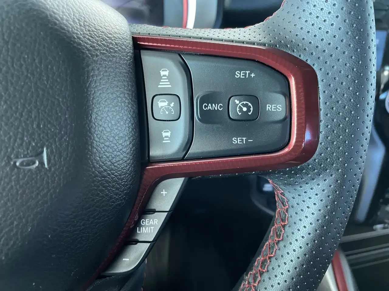 RAM 1500 снимка RAM 1500