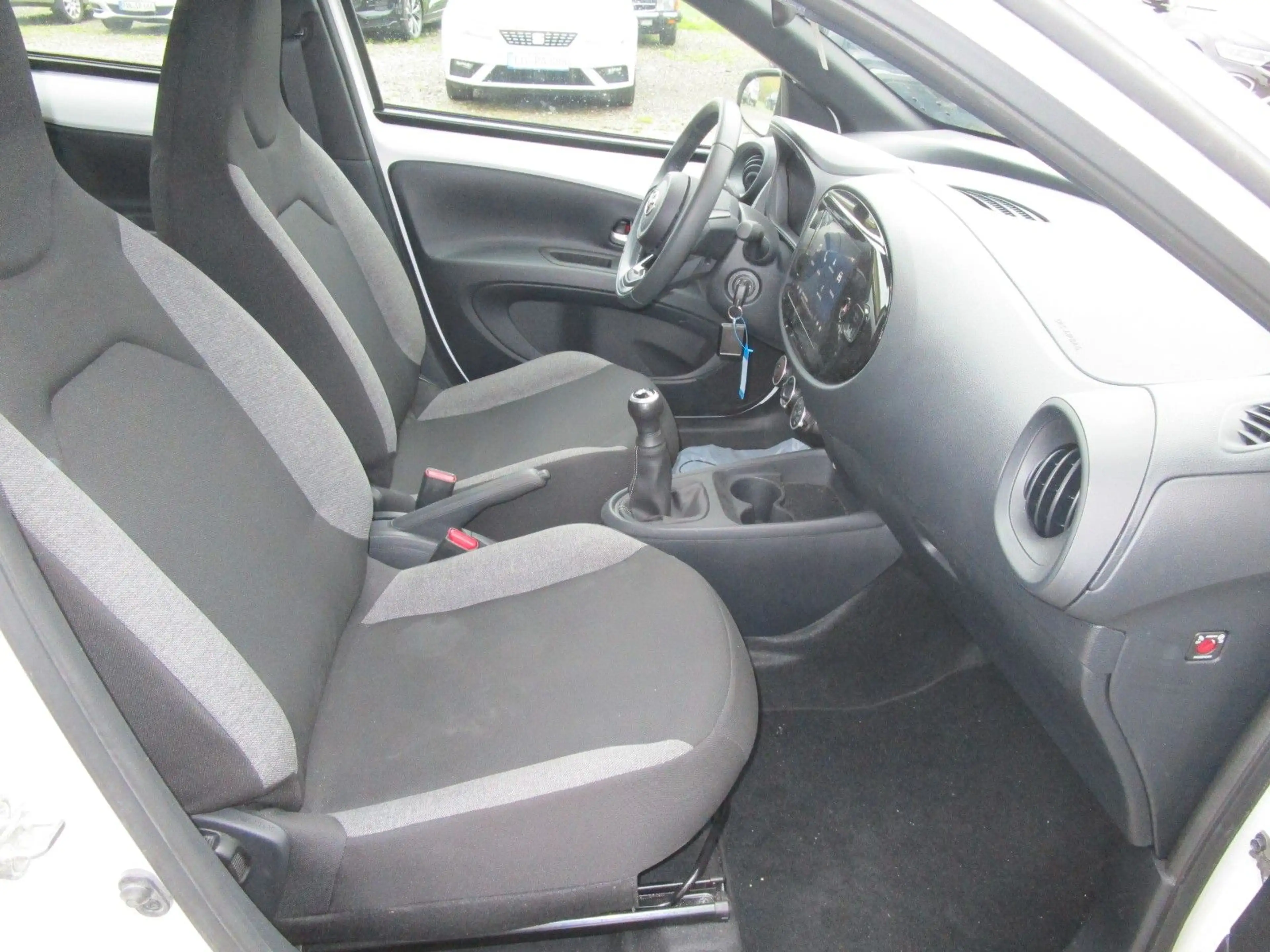 Toyota Aygo X Business Edition — photo 9