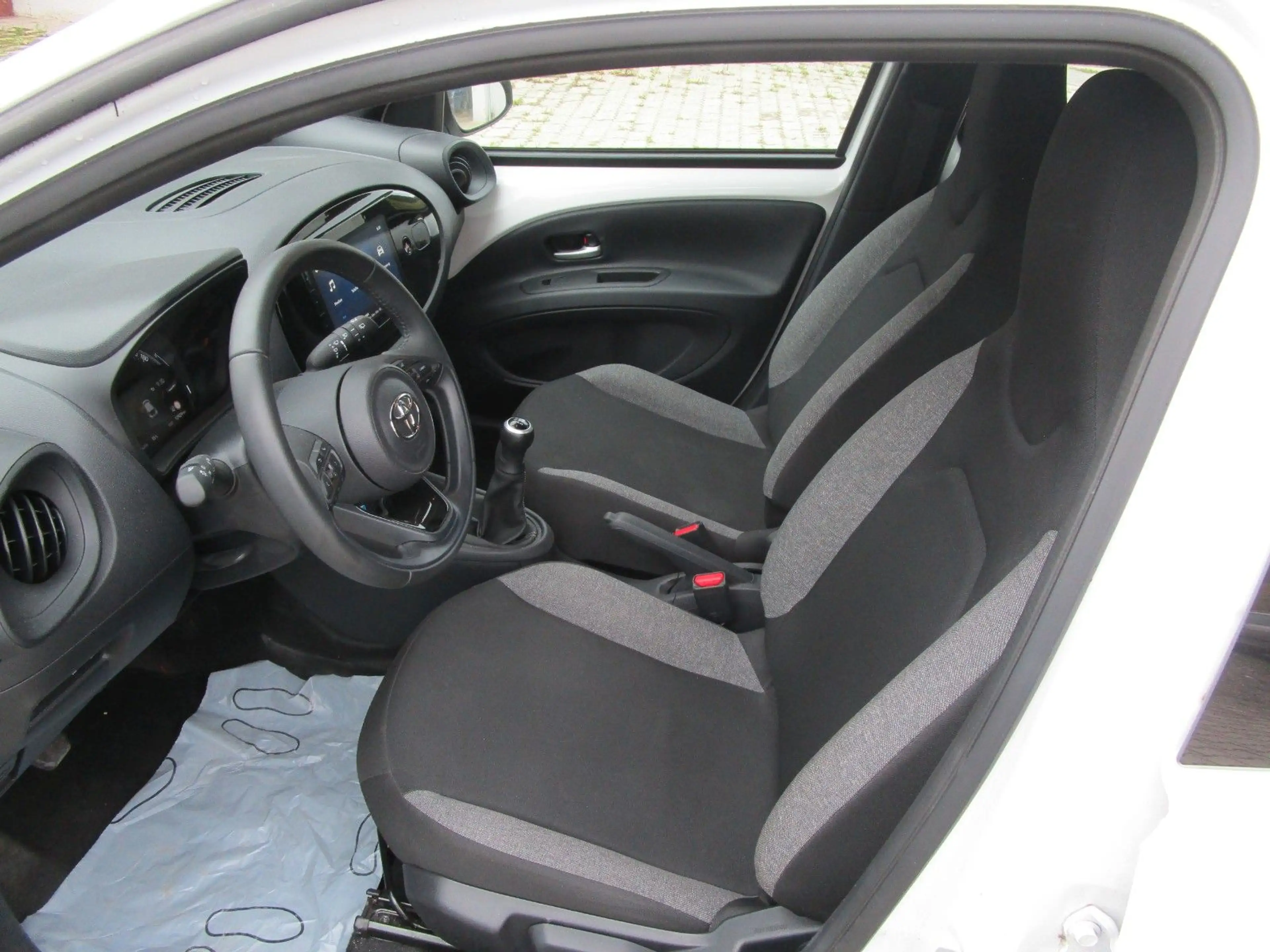 Toyota Aygo X Business Edition — photo 11