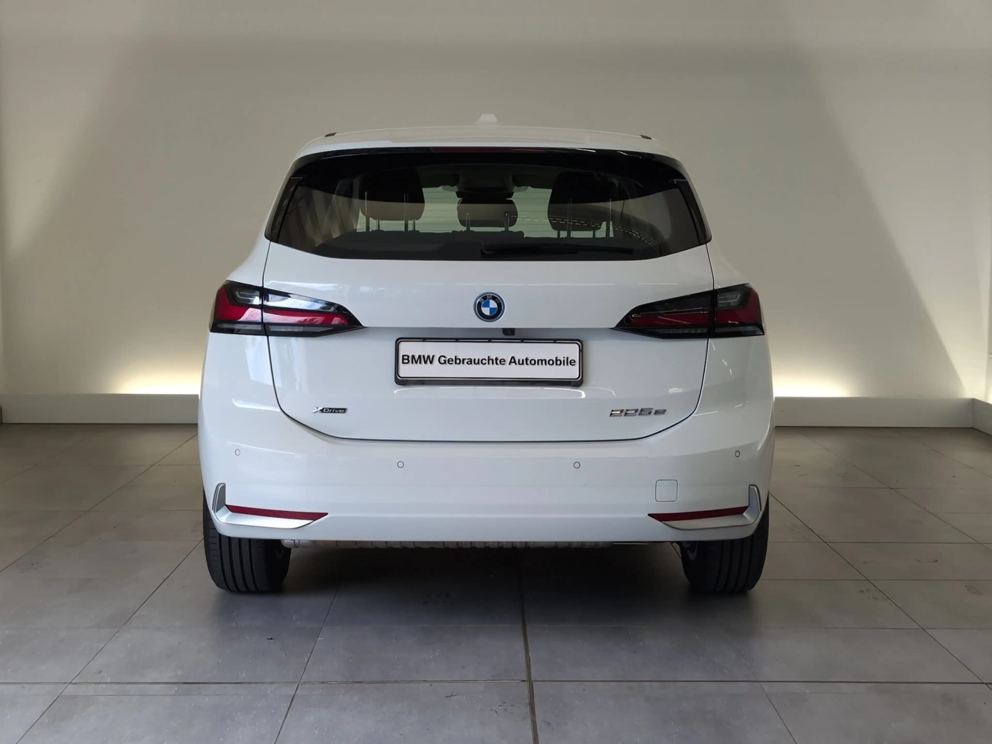 BMW 225 e xDrive Active Tourer — photo 9