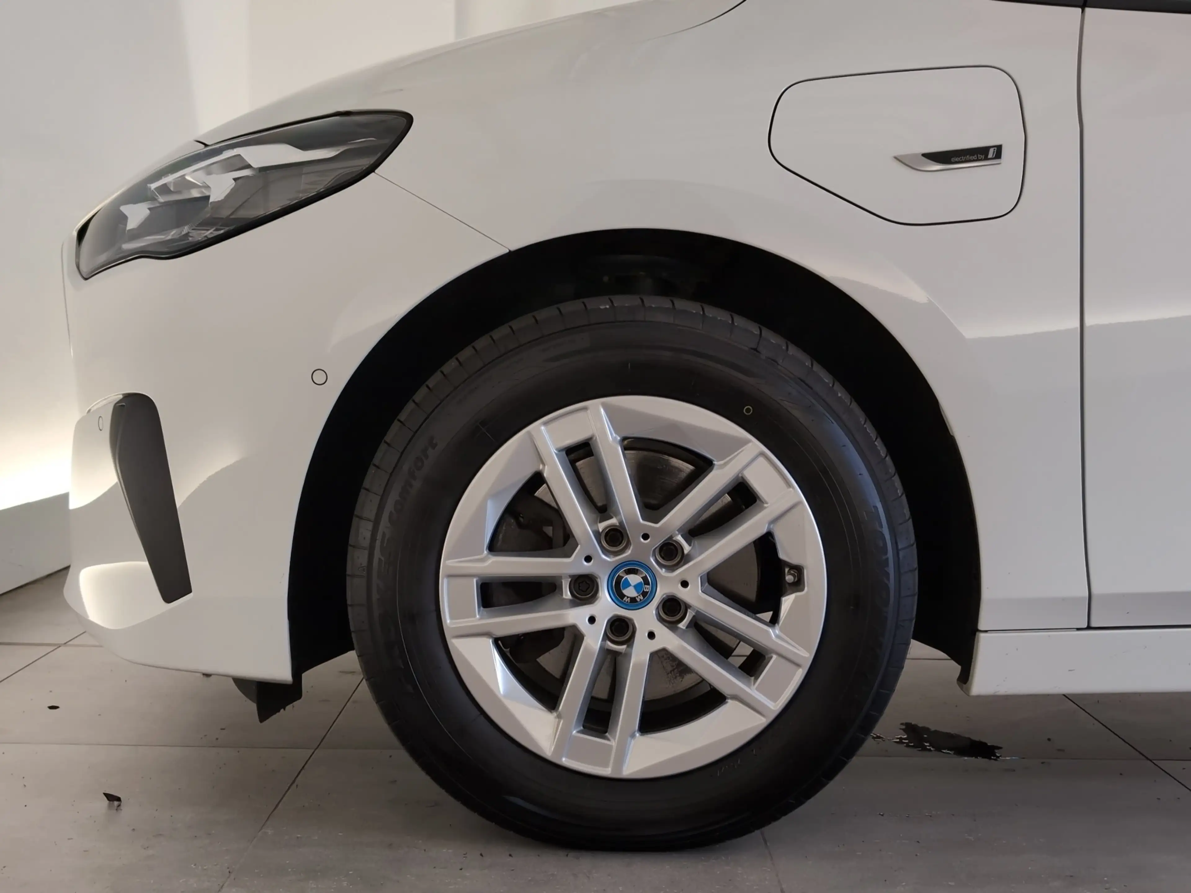 BMW 225 e xDrive Active Tourer — photo 10