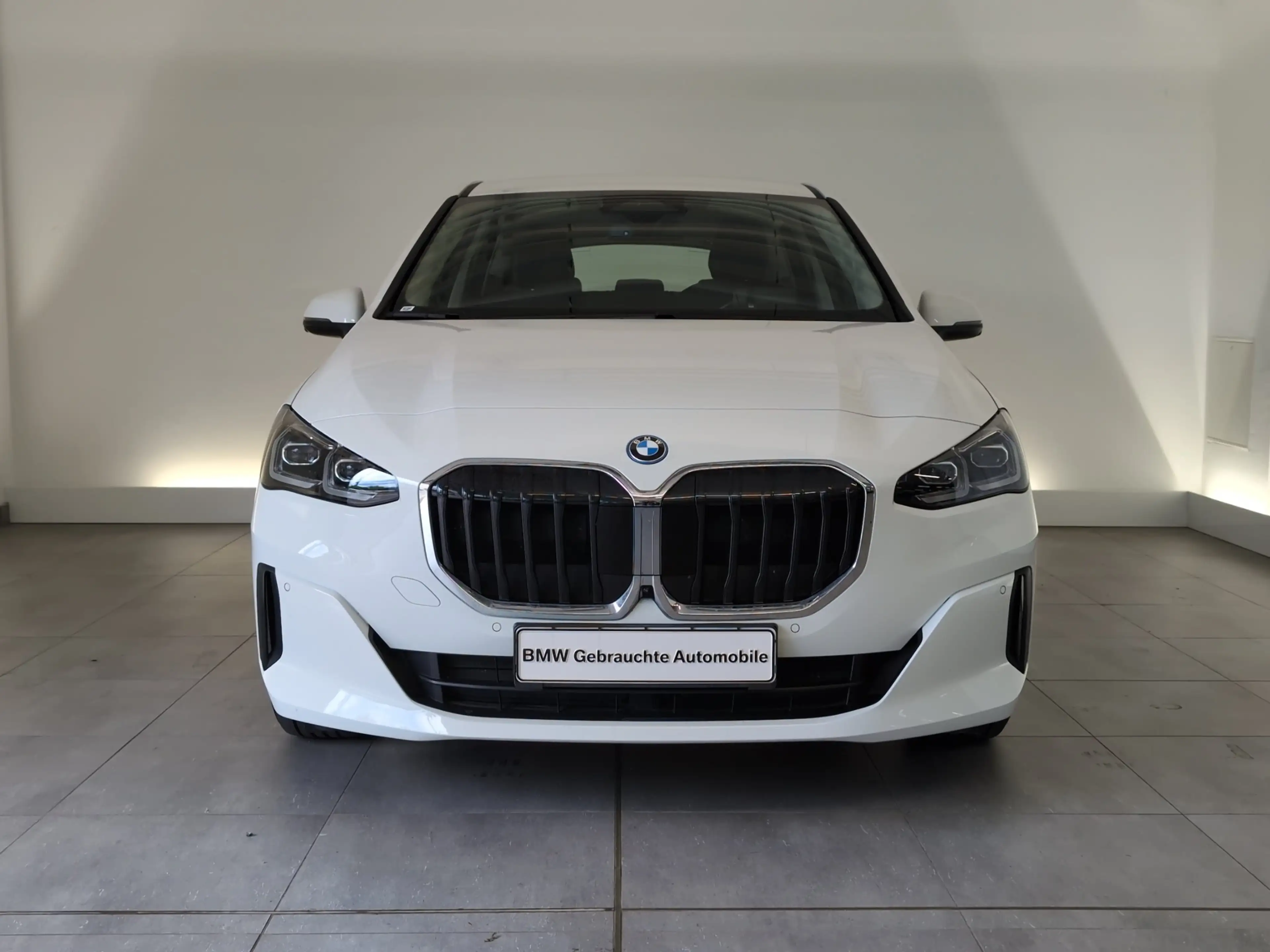 BMW 225 e xDrive Active Tourer — photo 2