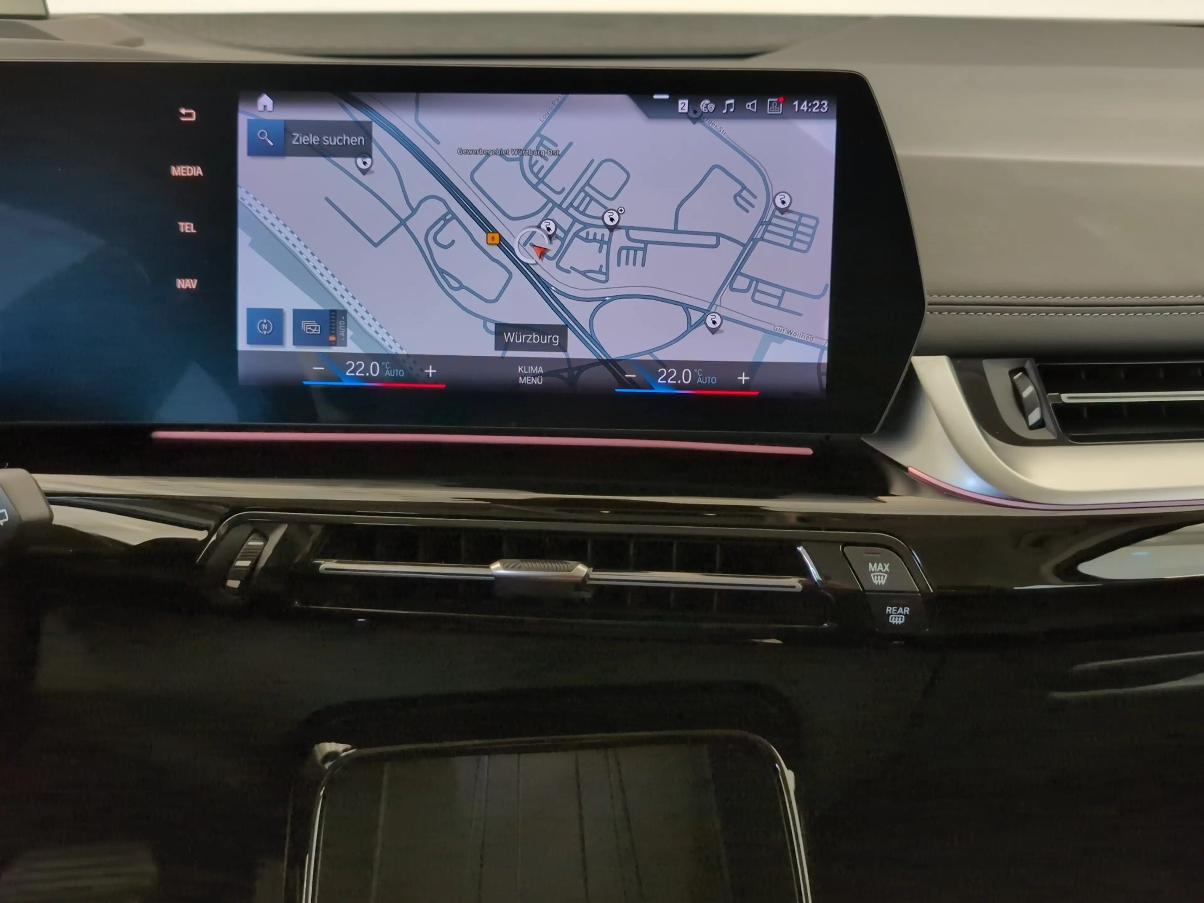 BMW 225 e xDrive Active Tourer — photo 6