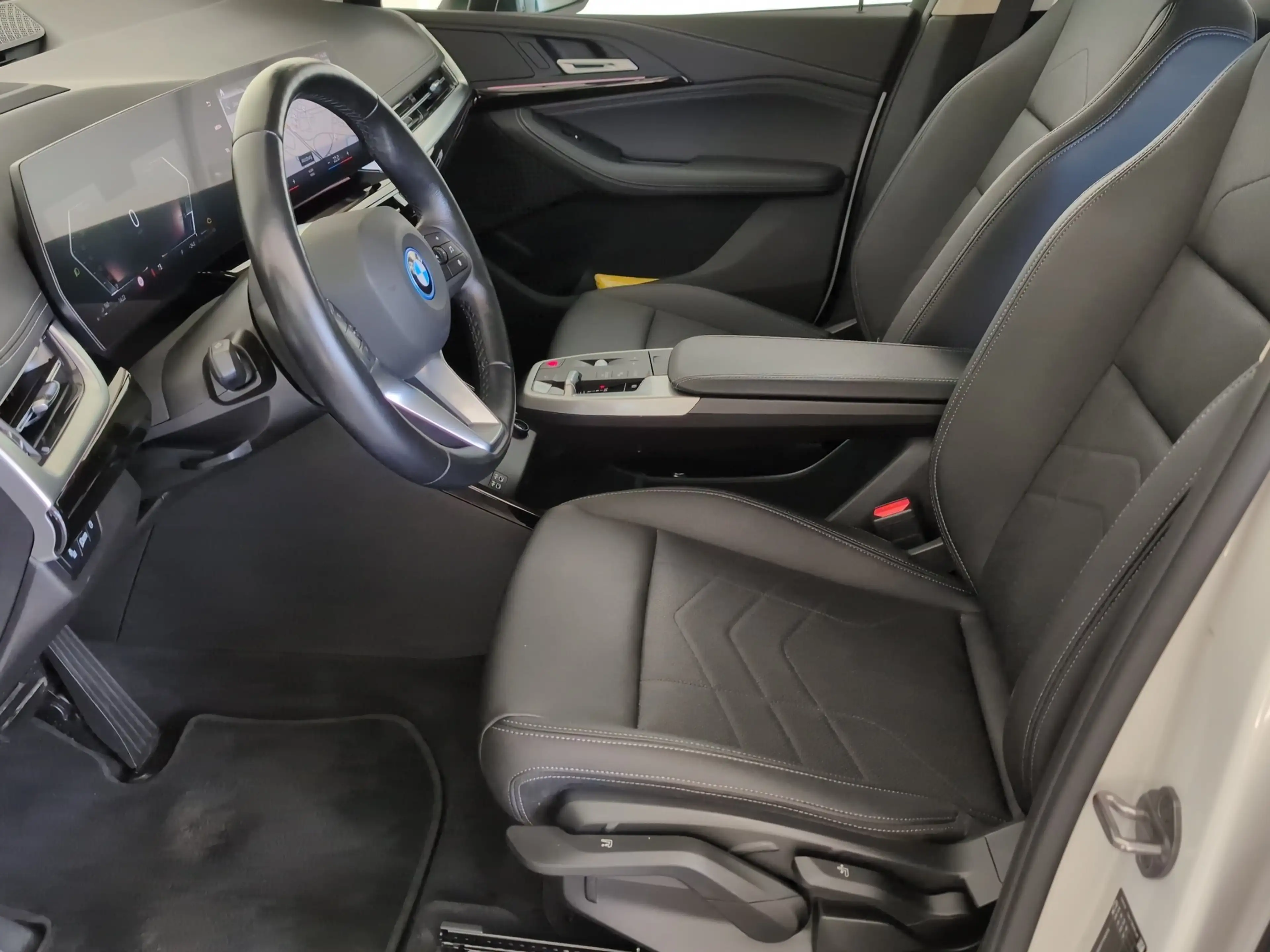 BMW 225 e xDrive Active Tourer — photo 3