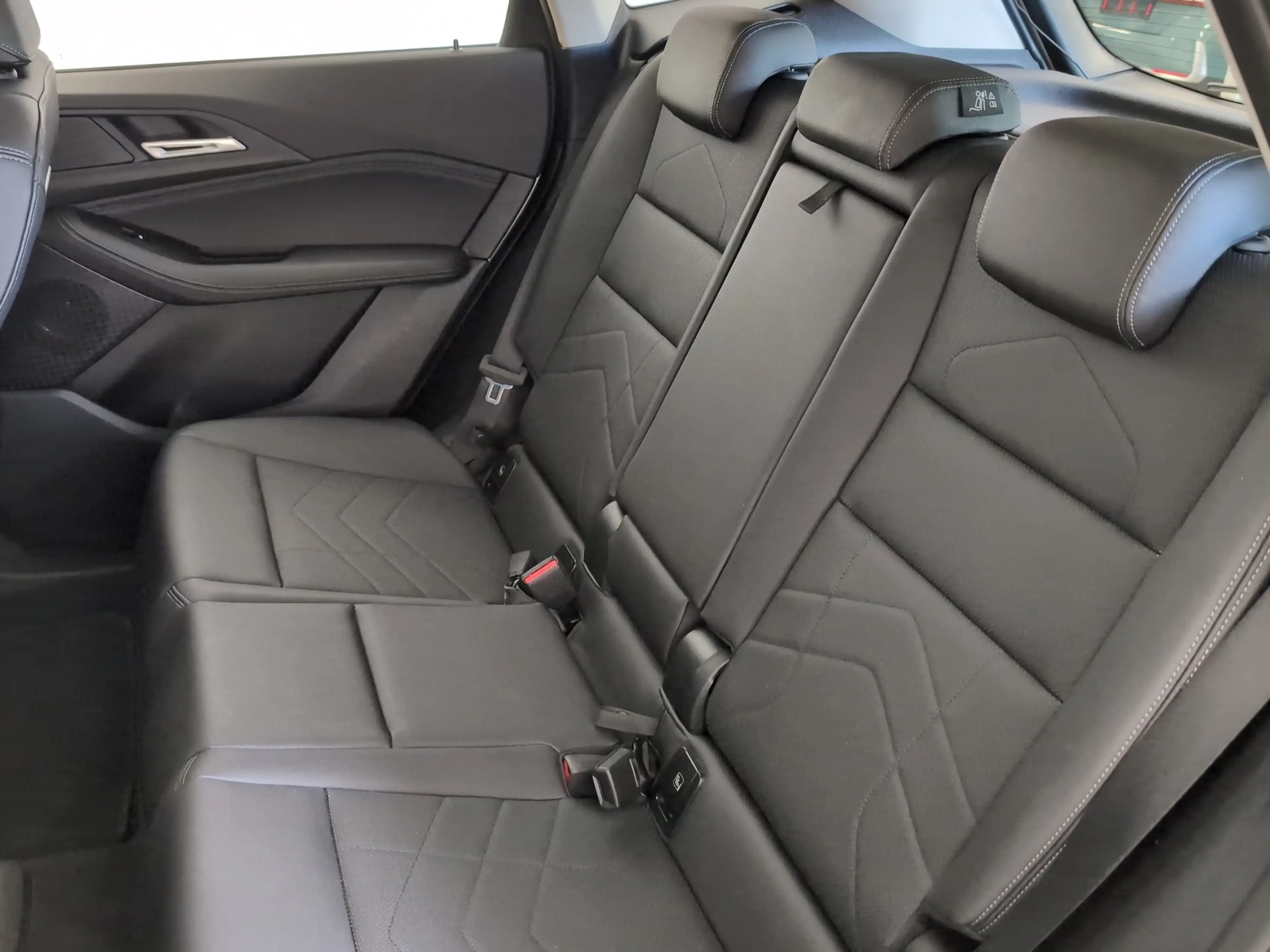 BMW 225 e xDrive Active Tourer — photo 4