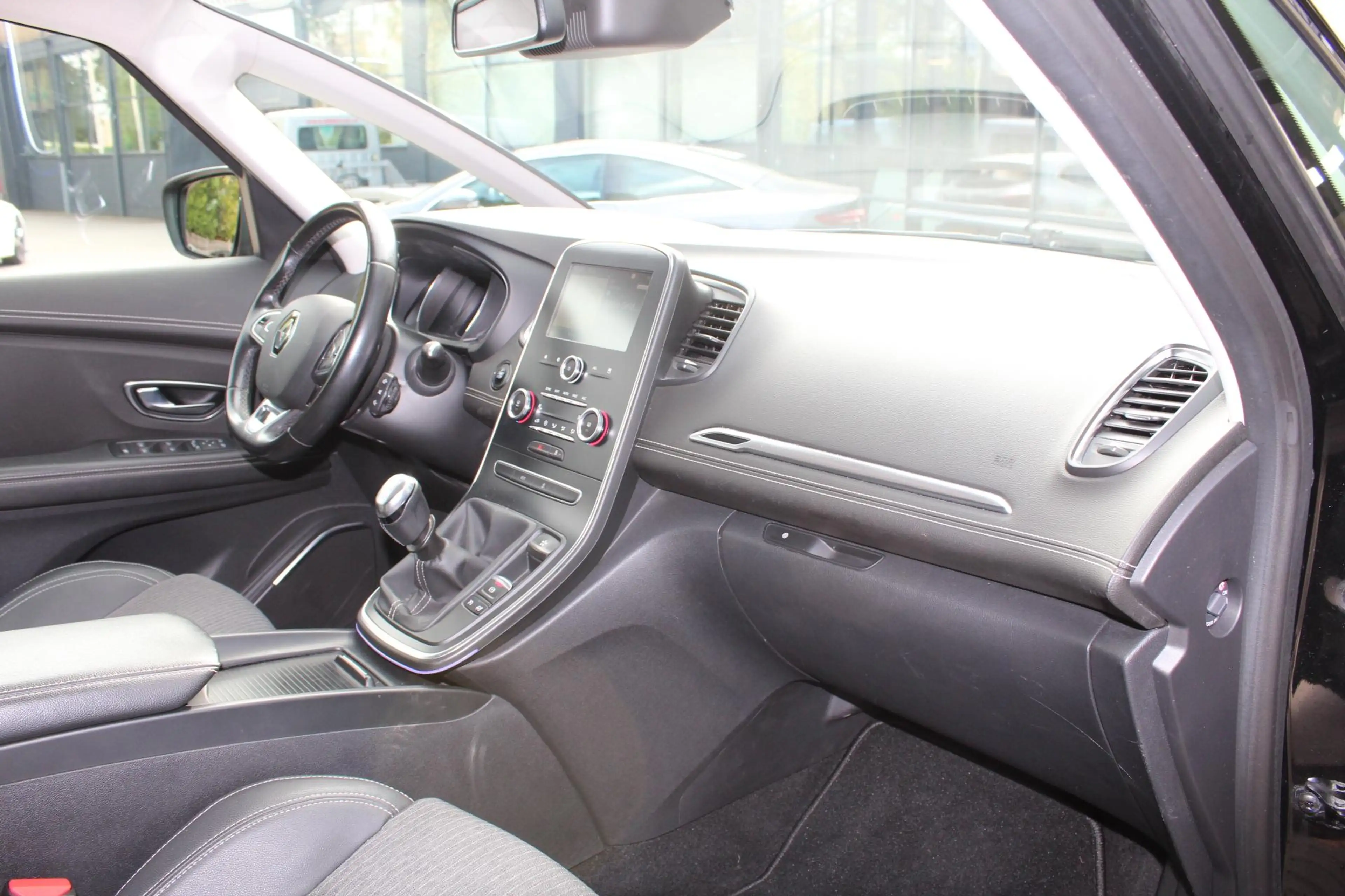 Renault Scenic 1.3 TCe Intens 140 pk, Trekhaak, 1500 kg trekgew. — photo 7