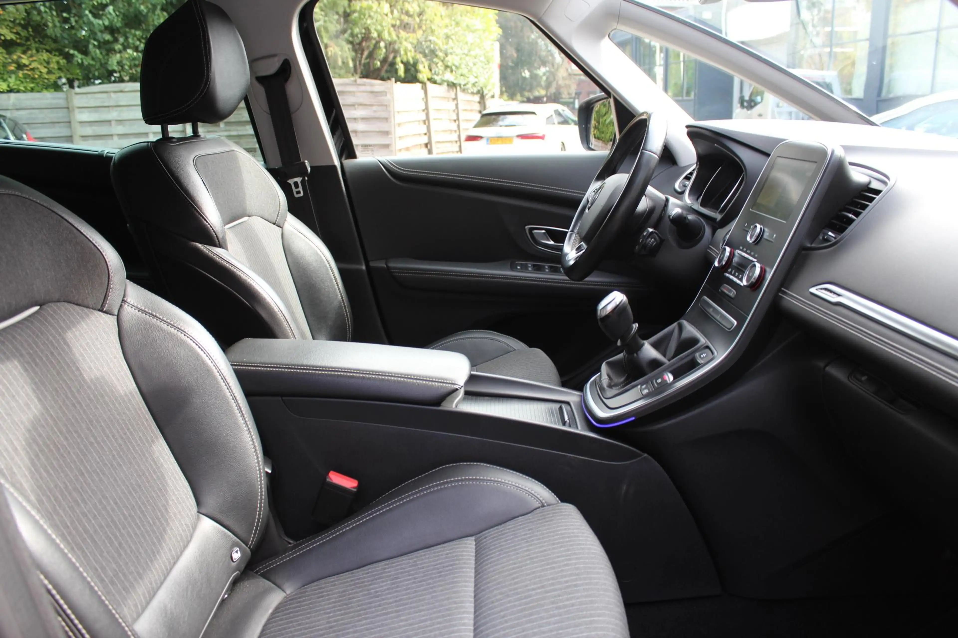Renault Scenic 1.3 TCe Intens 140 pk, Trekhaak, 1500 kg trekgew. — photo 11