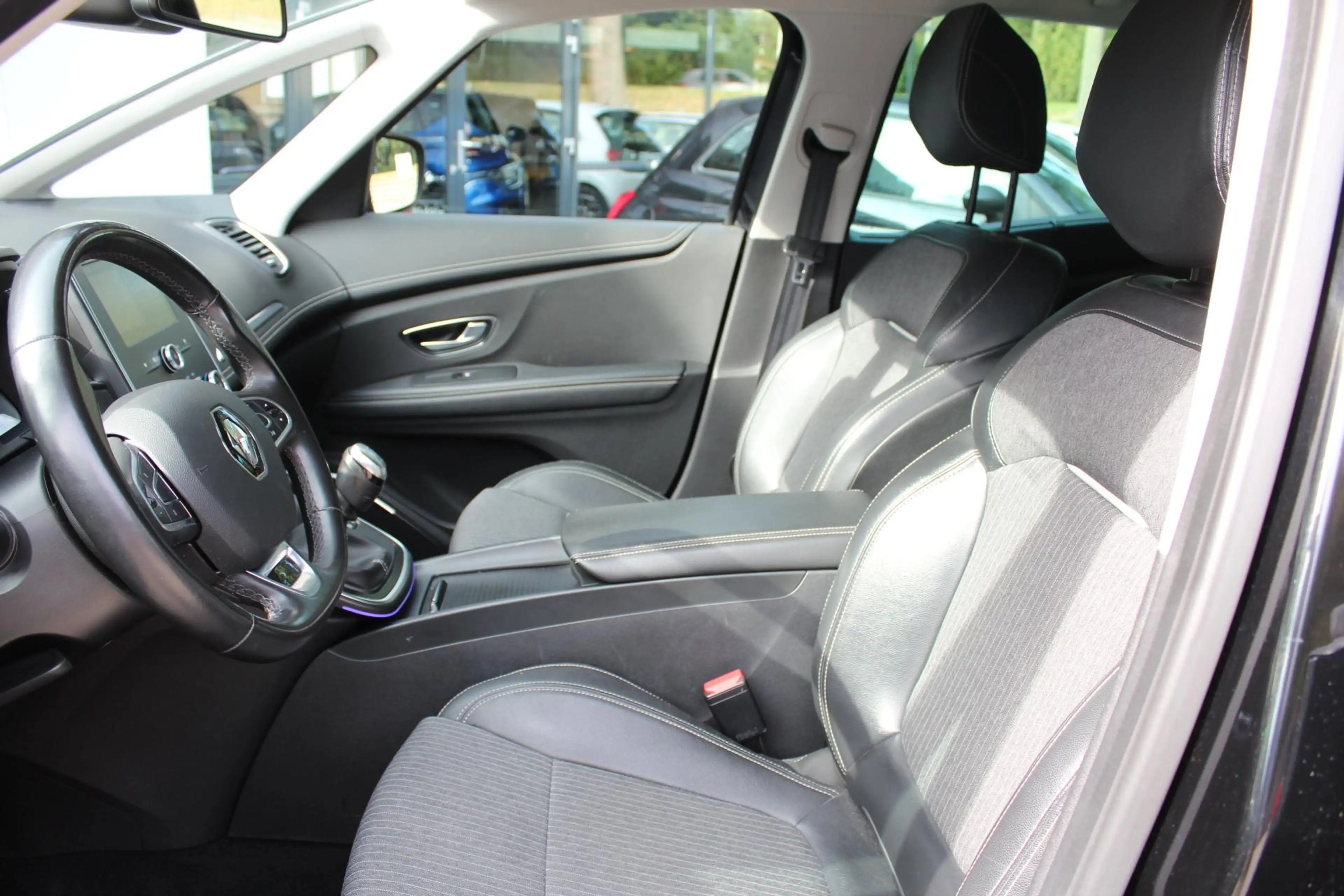 Renault Scenic 1.3 TCe Intens 140 pk, Trekhaak, 1500 kg trekgew. — photo 5