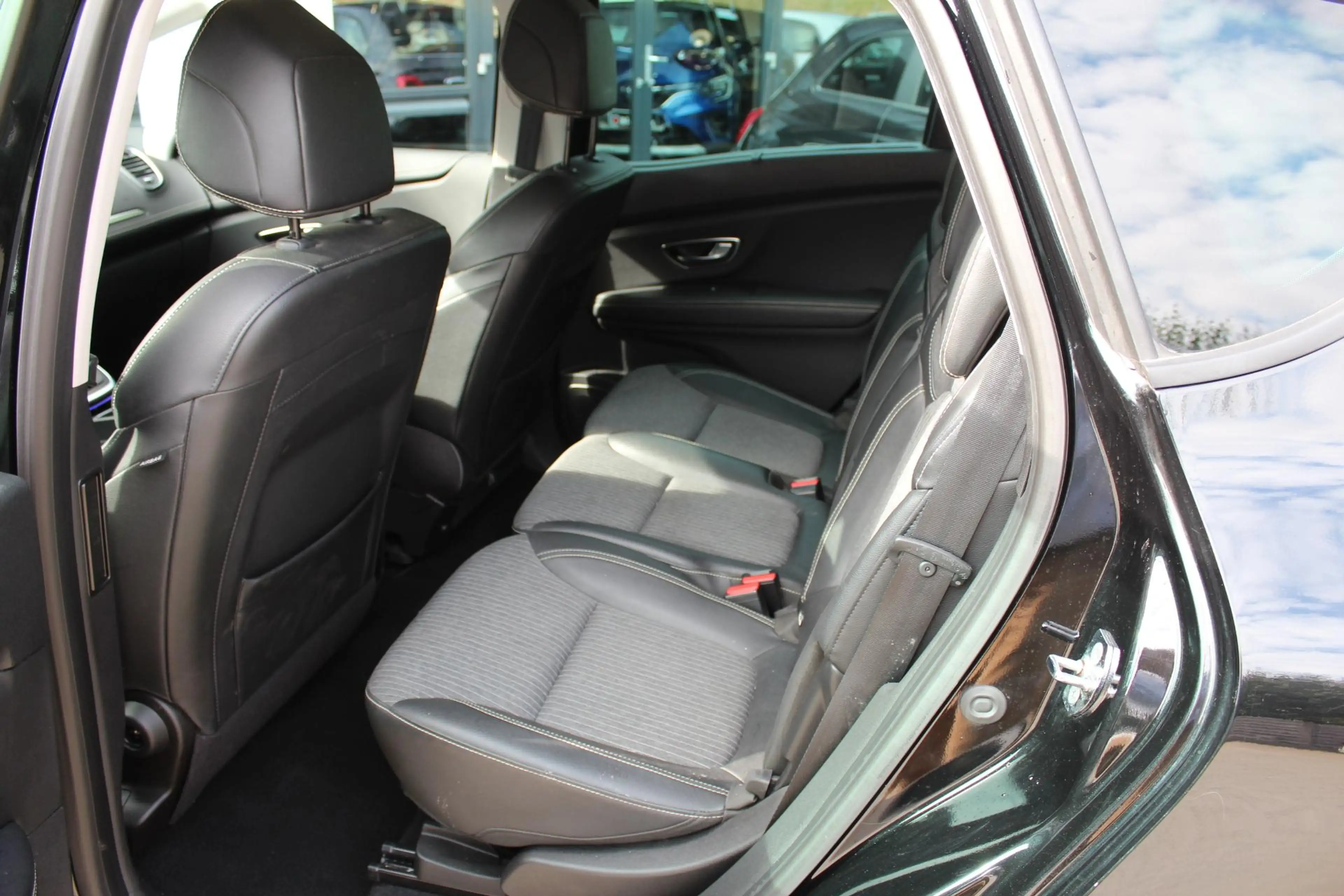 Renault Scenic 1.3 TCe Intens 140 pk, Trekhaak, 1500 kg trekgew. — photo 9