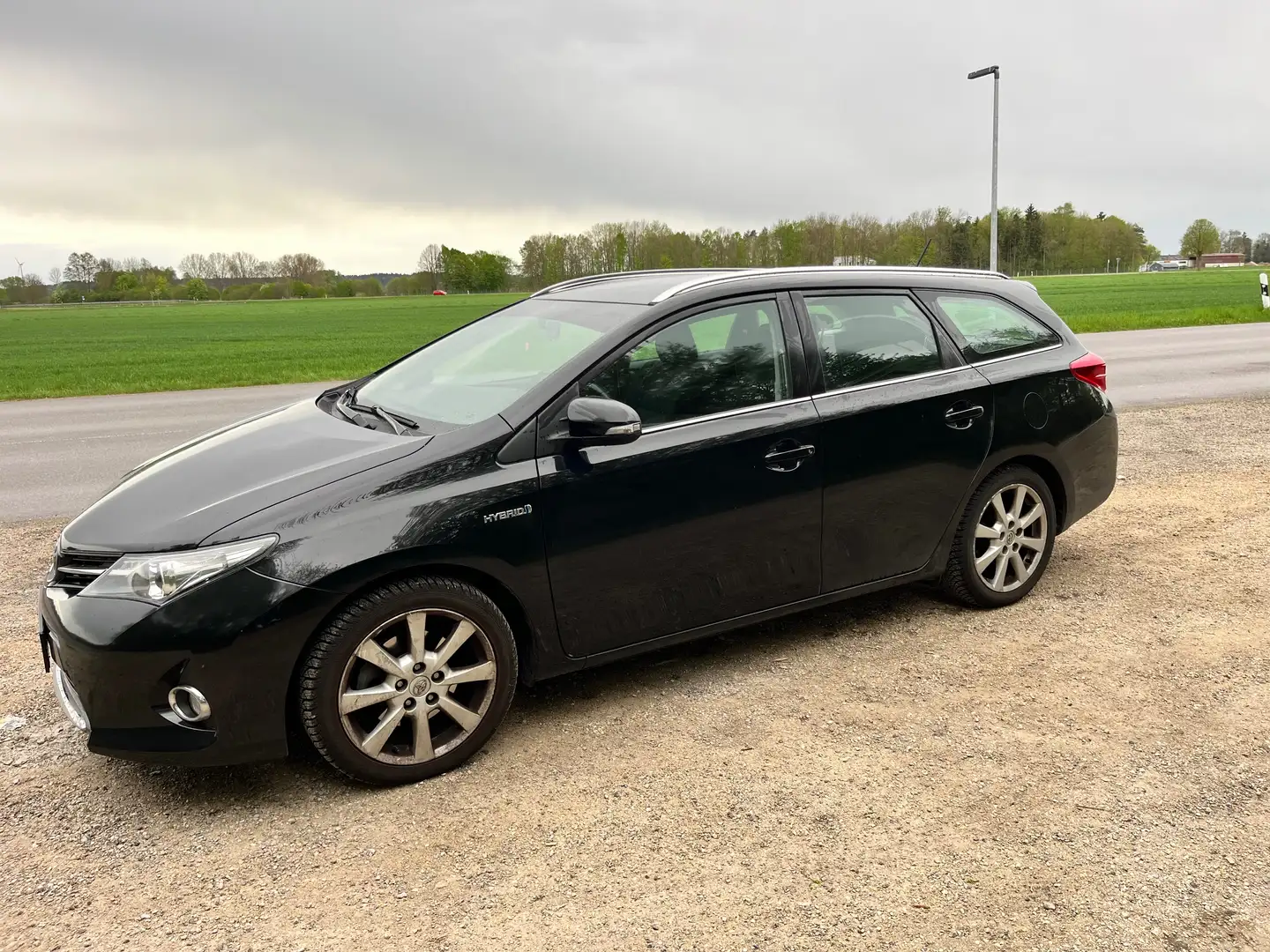 Toyota Auris Auris 1.8 VVT-i Hybrid Automatik Touring Sports Li Schwarz - 2
