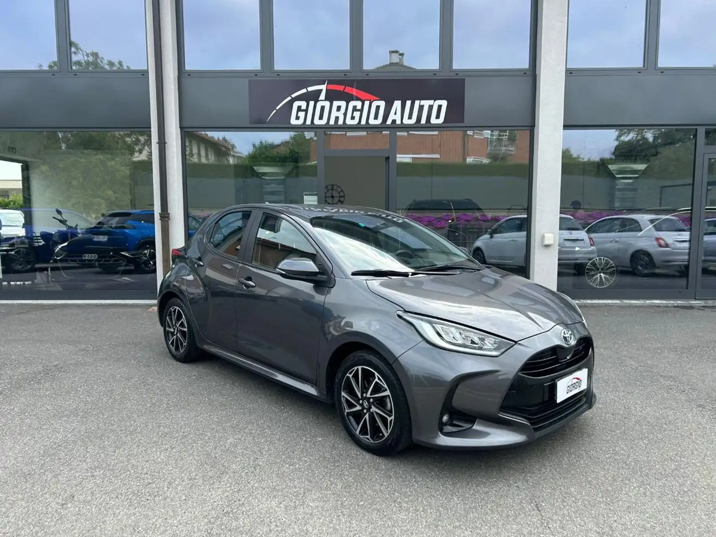Toyota Yaris 1.5 Hybrid 5 porte Trend Grigio - 1