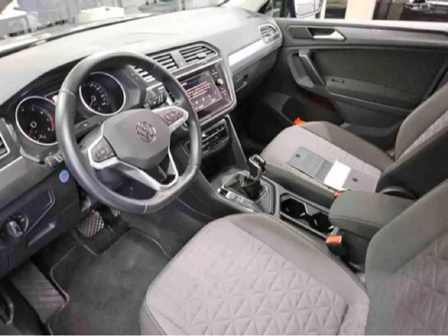 Volkswagen Tiguan 1.5 TSI DSG Life Navi LED DAB+ FrontAssis Schwarz - 2