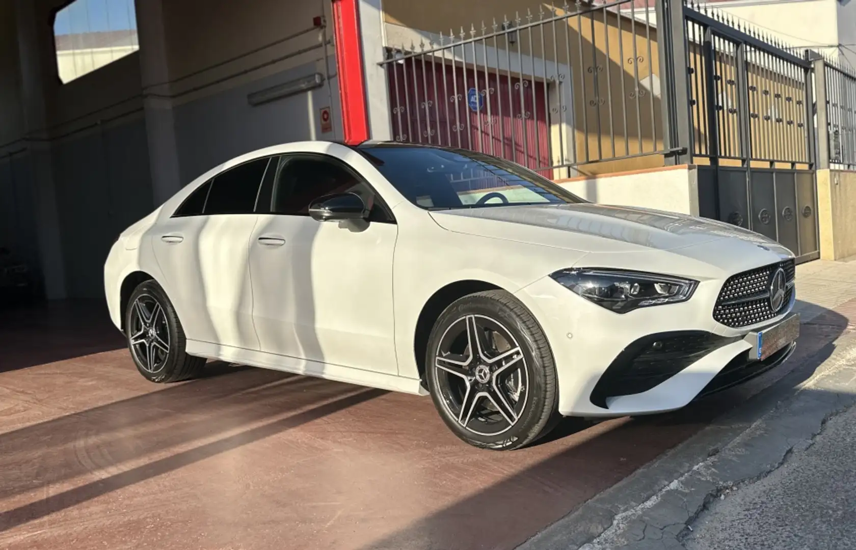 Mercedes-Benz CLA 250 250e 8G-DCT Weiß - 2