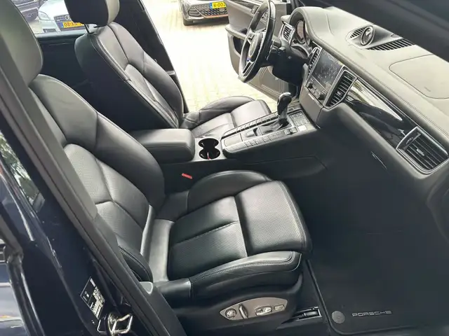 Porsche Macan view 15