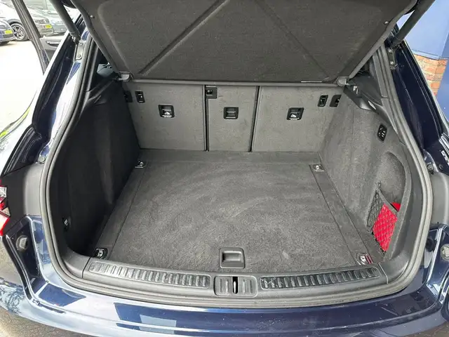 Porsche Macan view 13