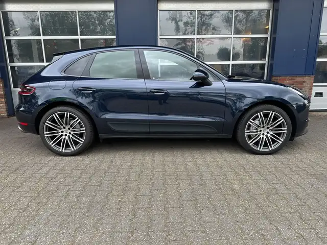 Porsche Macan view 7
