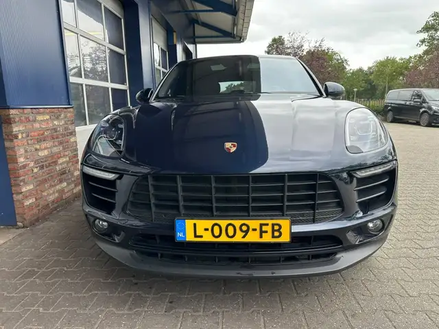 Porsche Macan view 8