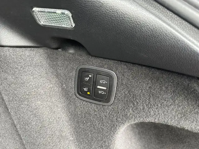Porsche Macan view 14
