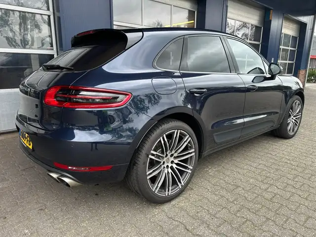 Porsche Macan view 2