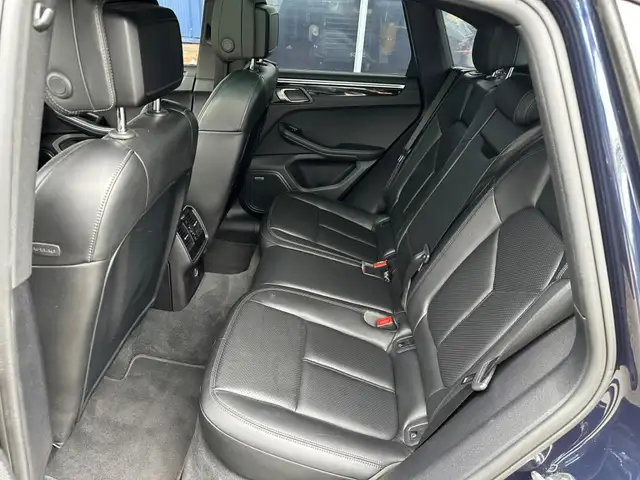 Porsche Macan view 12