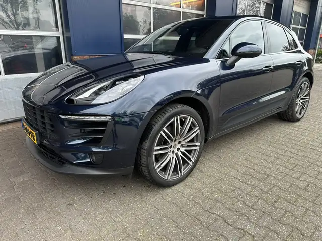 2018 Porsche Macan in Blue for sale
