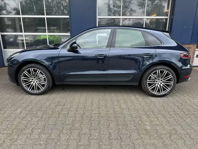 Porsche Macan view 6