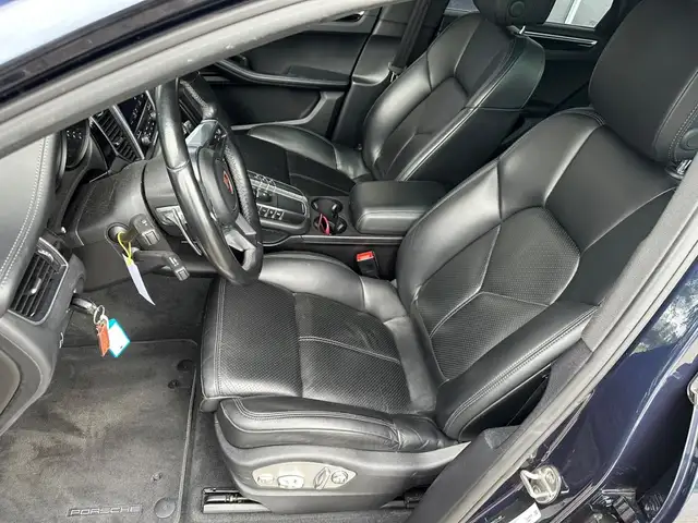 Porsche Macan view 11