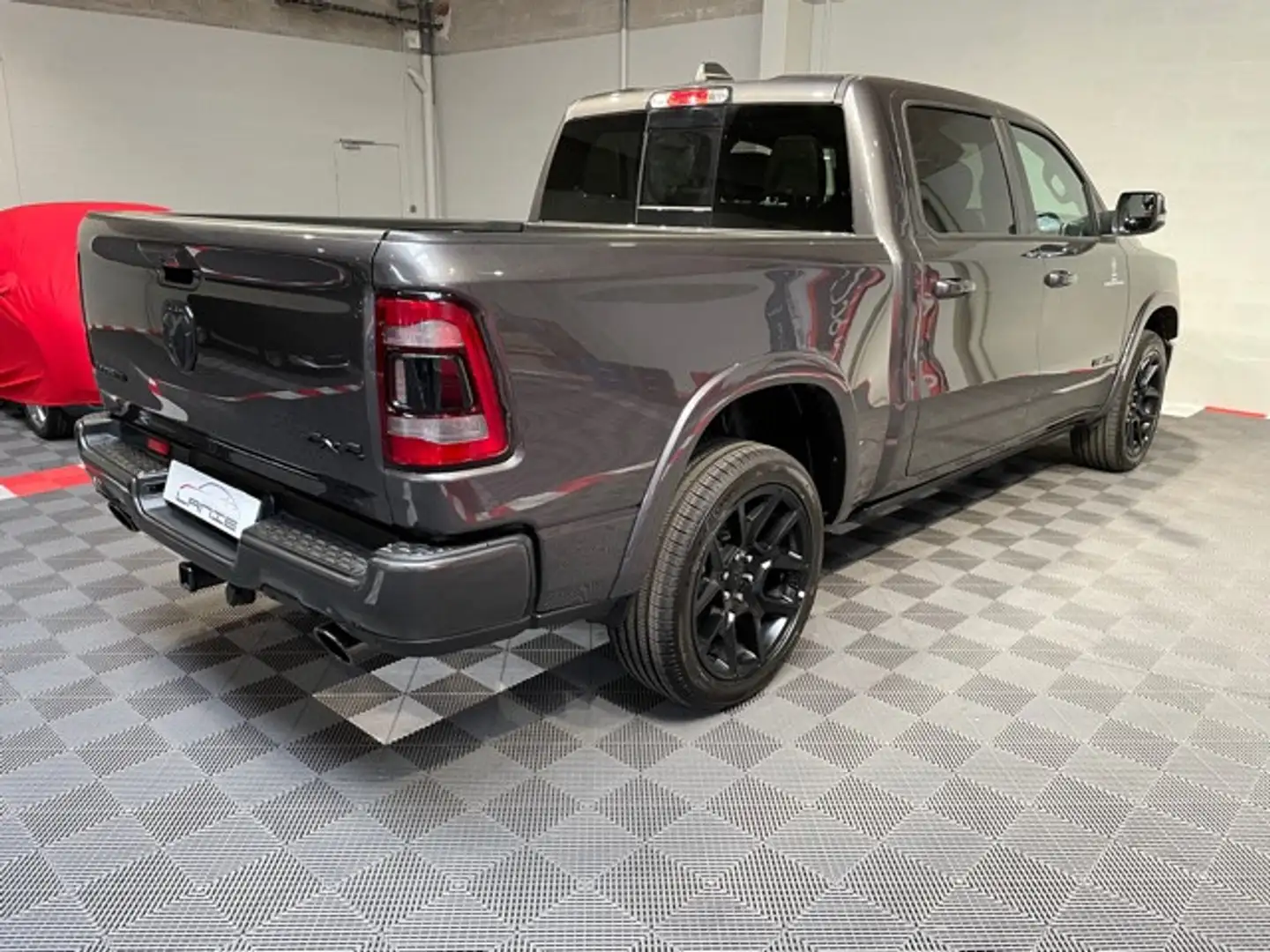 Dodge RAM 1500 CREW CAB 3.0 V6 EcoDiesel Laramie Night Editi Gris - 2
