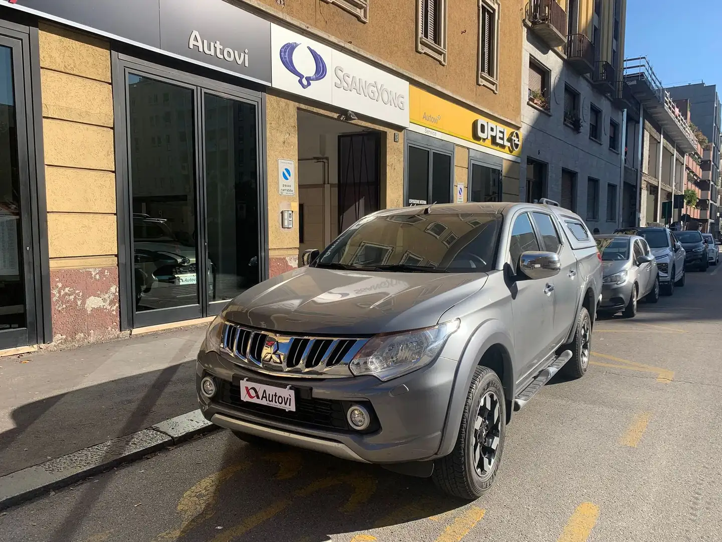 Mitsubishi L200 L200 2.4 DI-D/154CV Double Cab Intense (PROMO) Grau - 1
