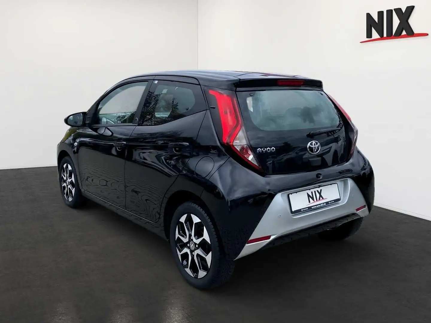 Toyota Aygo 1.0 x-play Team D KAMERA KLIMA BT Schwarz - 2