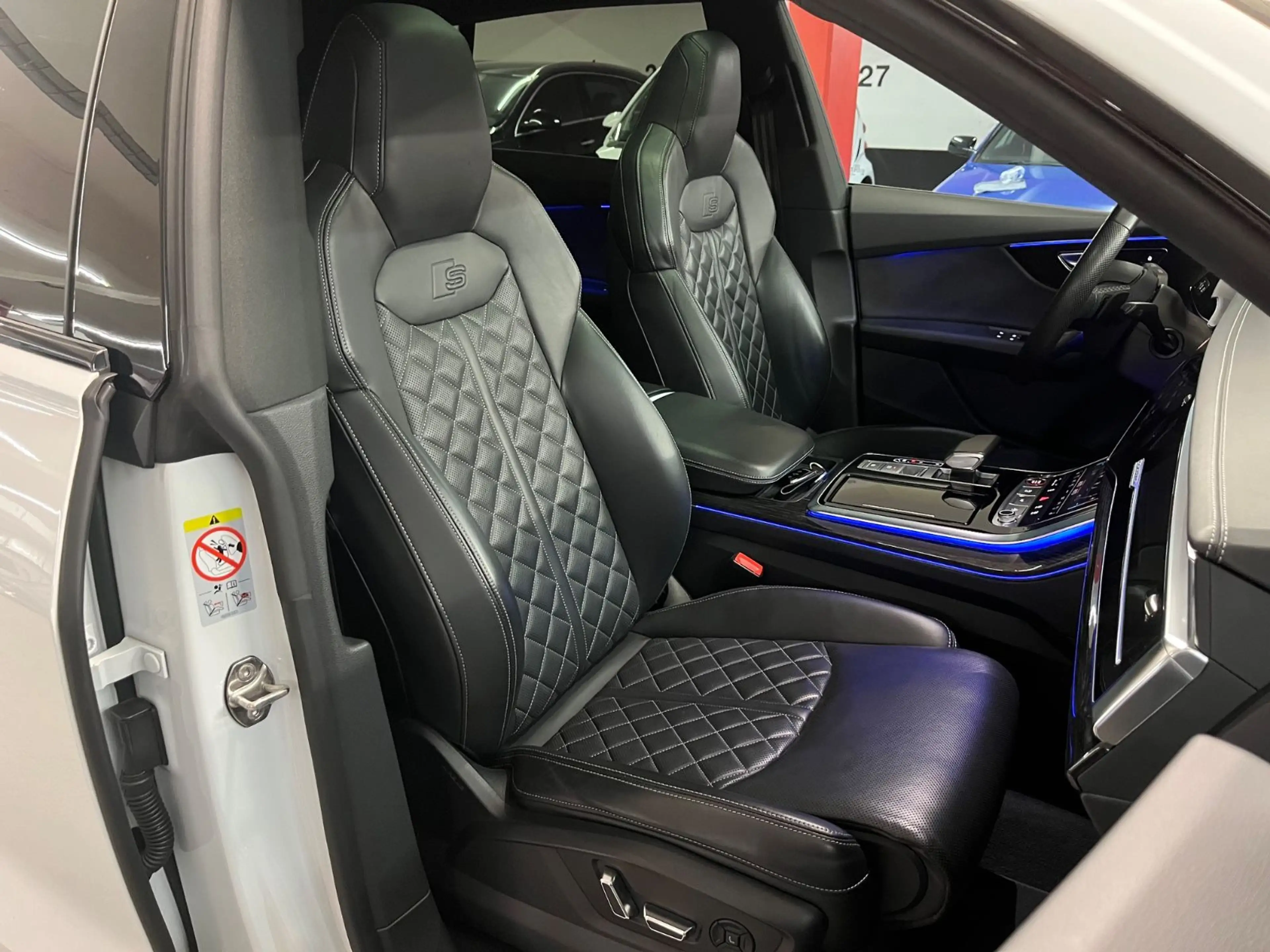 Audi SQ8 4.0 TFSI quattro — photo 13