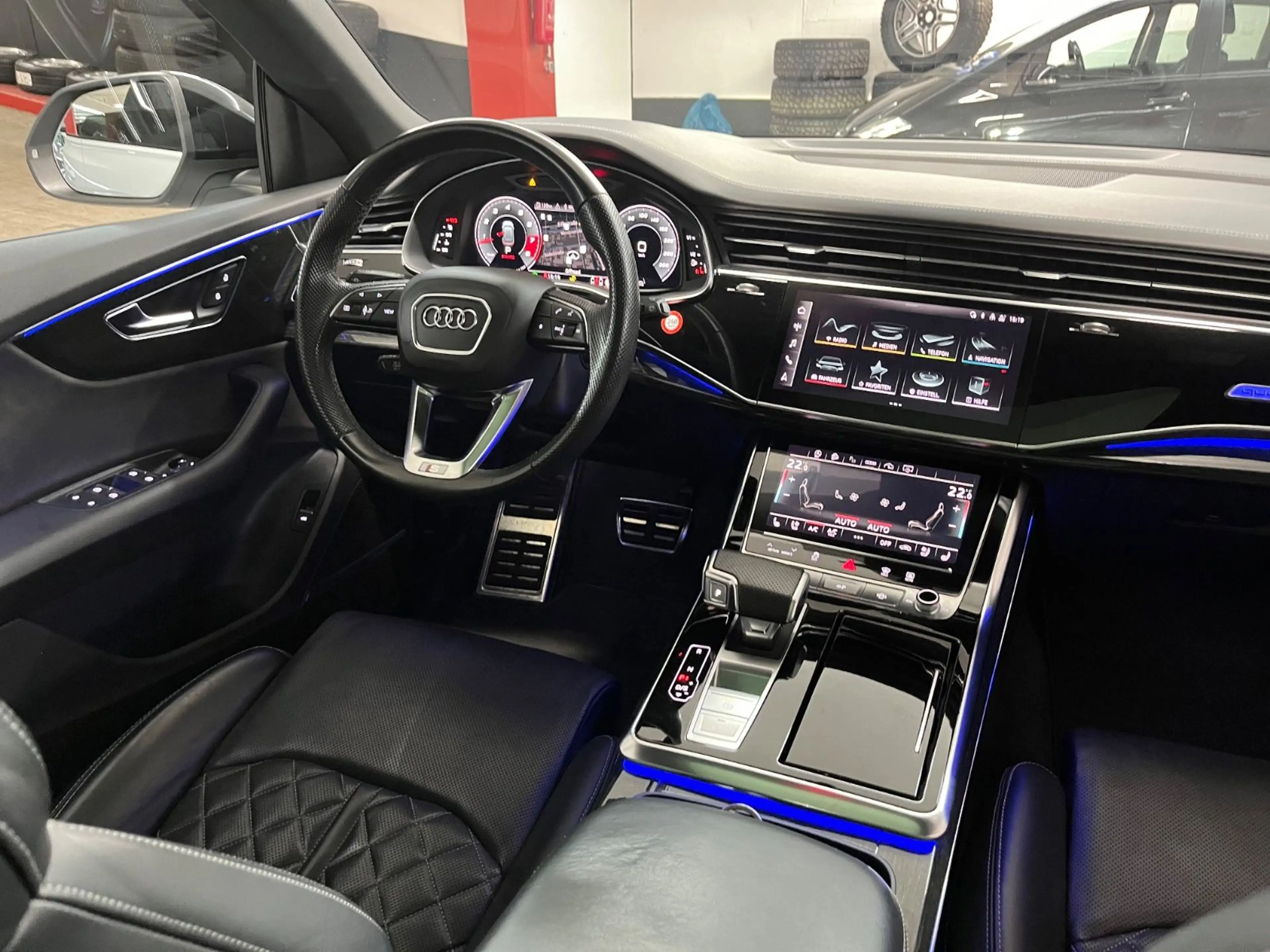 Audi SQ8 4.0 TFSI quattro — photo 9