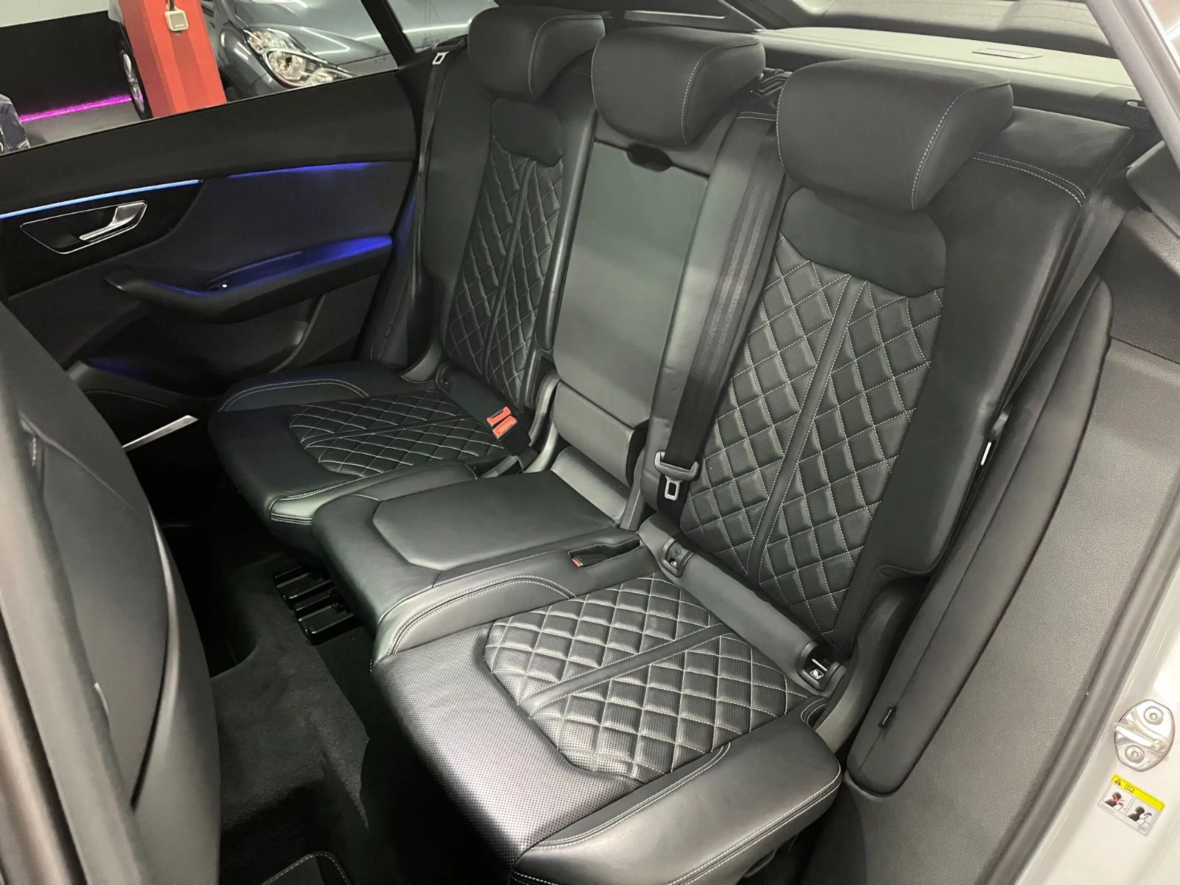 Audi SQ8 4.0 TFSI quattro — photo 15
