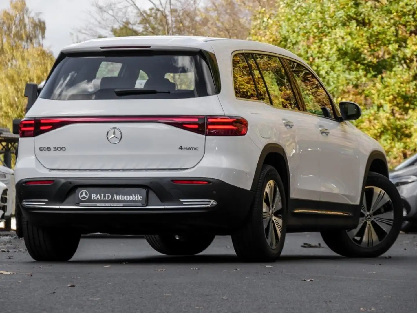 Mercedes-Benz EQB 300 4M Progressive/LED/360°Cam/Ambi/Totw/18" Weiß - 2