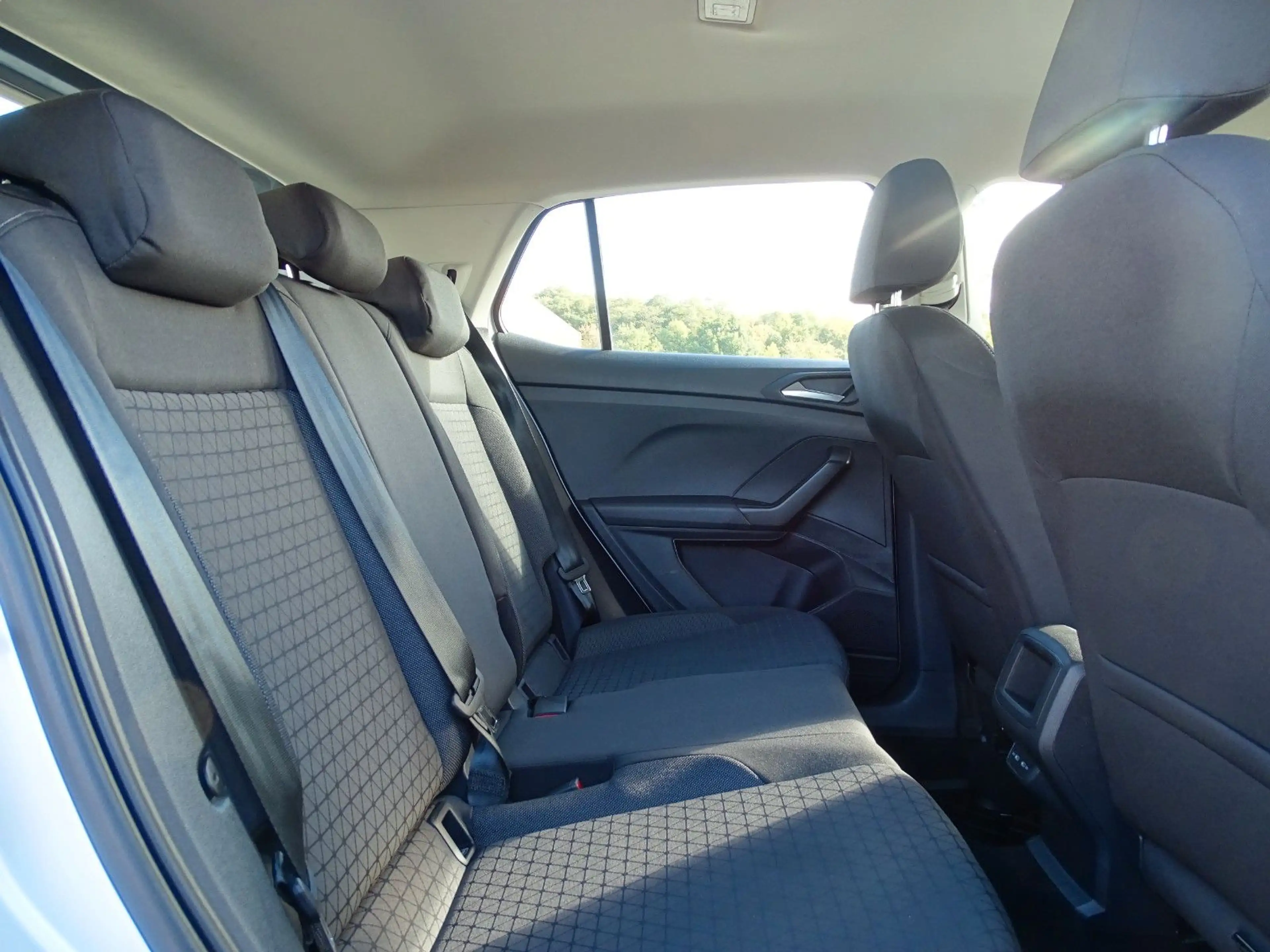 Volkswagen T-Cross Life*KAMERA*AHK*USB*ACC — photo 11