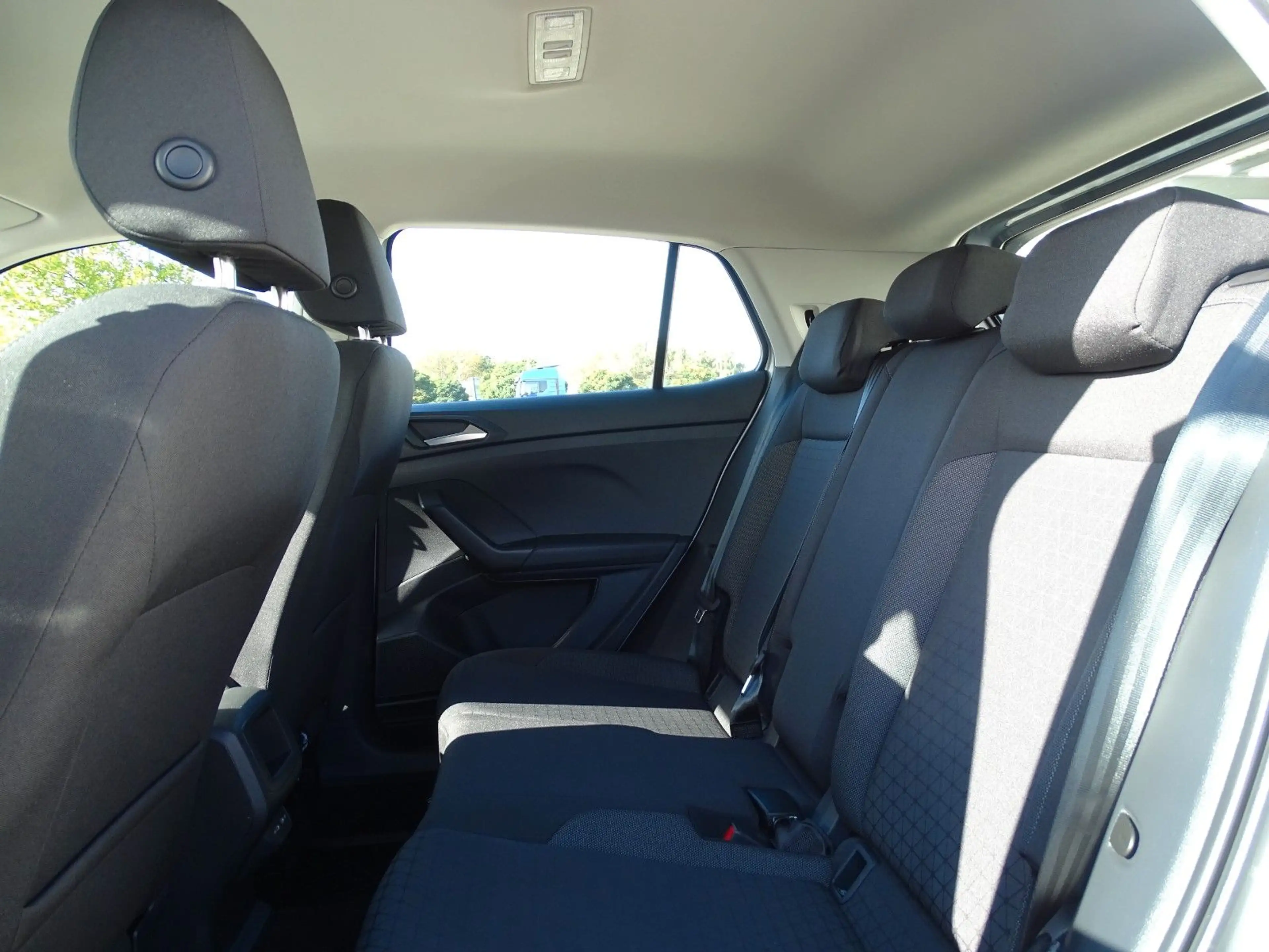 Volkswagen T-Cross Life*KAMERA*AHK*USB*ACC — photo 15
