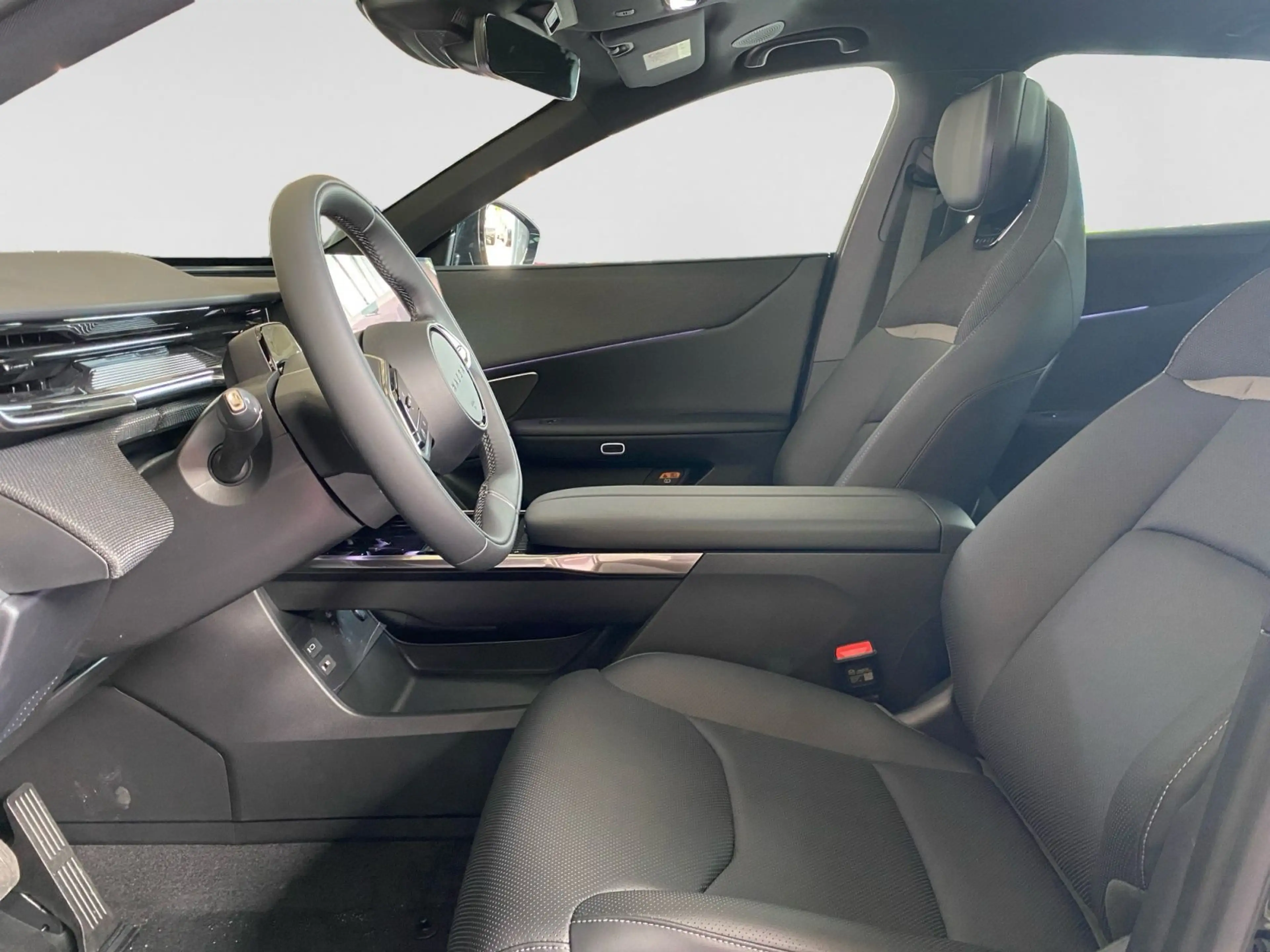 Mazda 6e CX-6e EV Takumi — photo 12